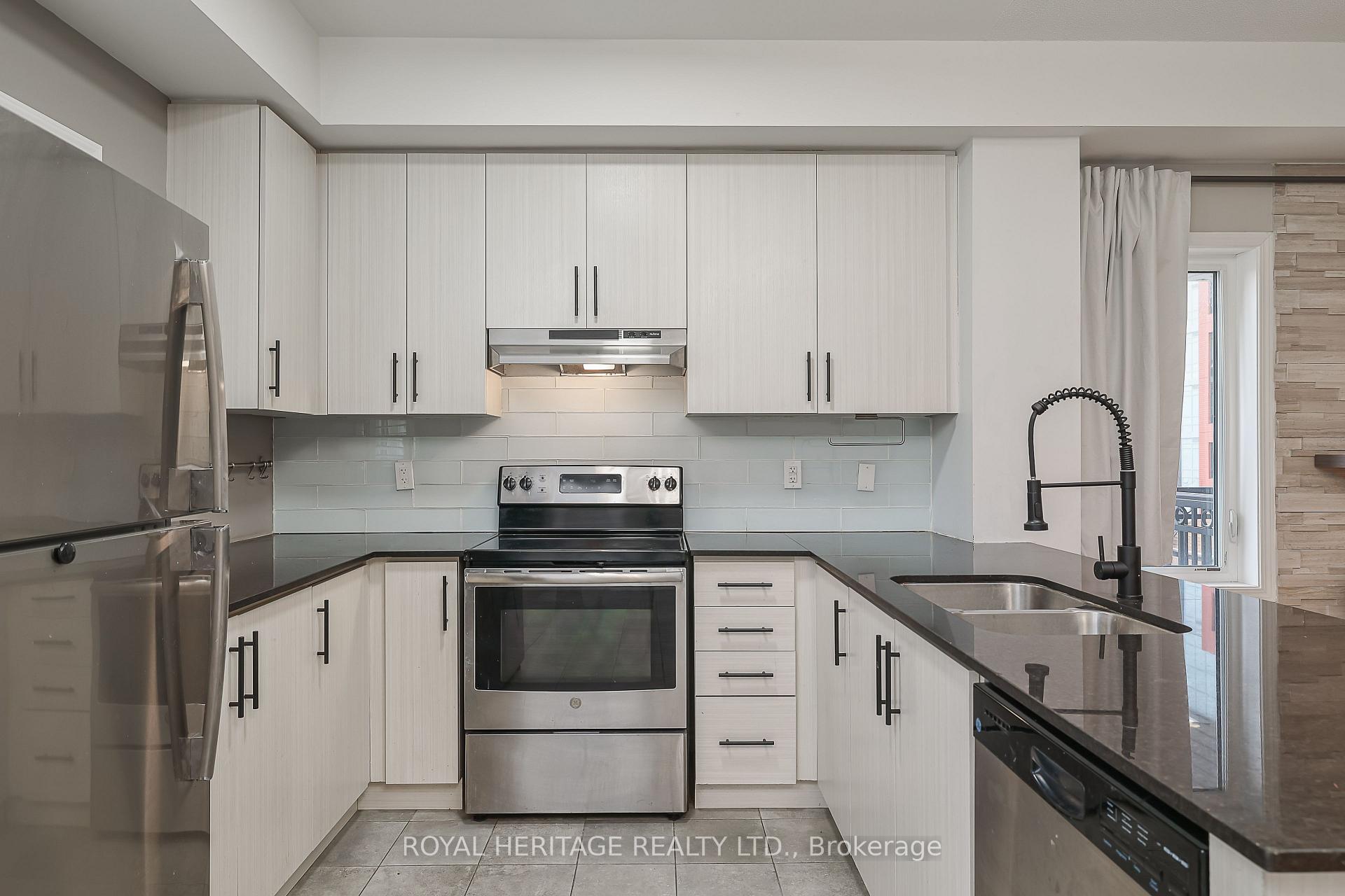Photo 13 of 2 Dunsley Way, Whitby, Pringle Creek — HOMEH