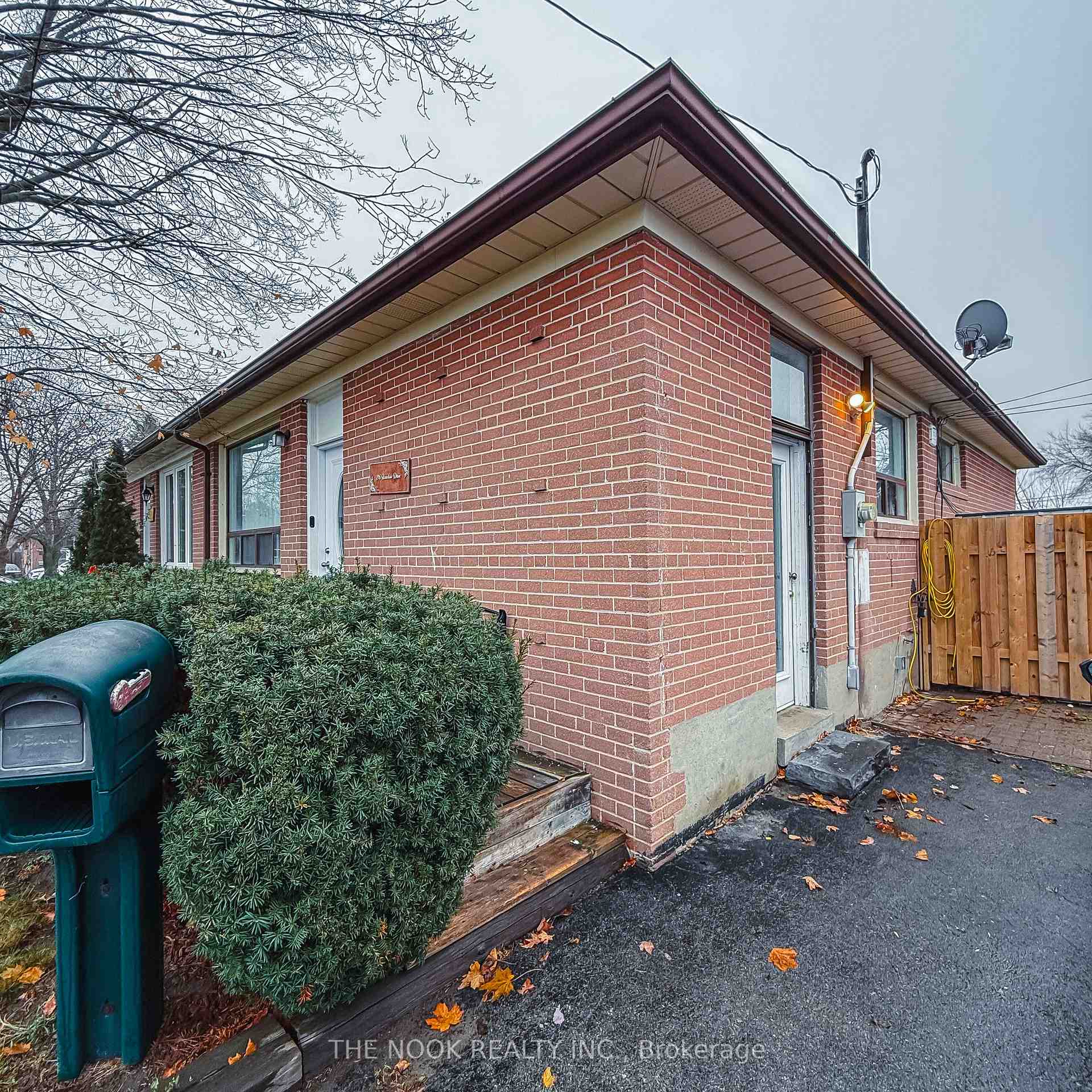 Photo 2 of 216 Rosedale Drive, Whitby, Downtown Whitby — HOMEH