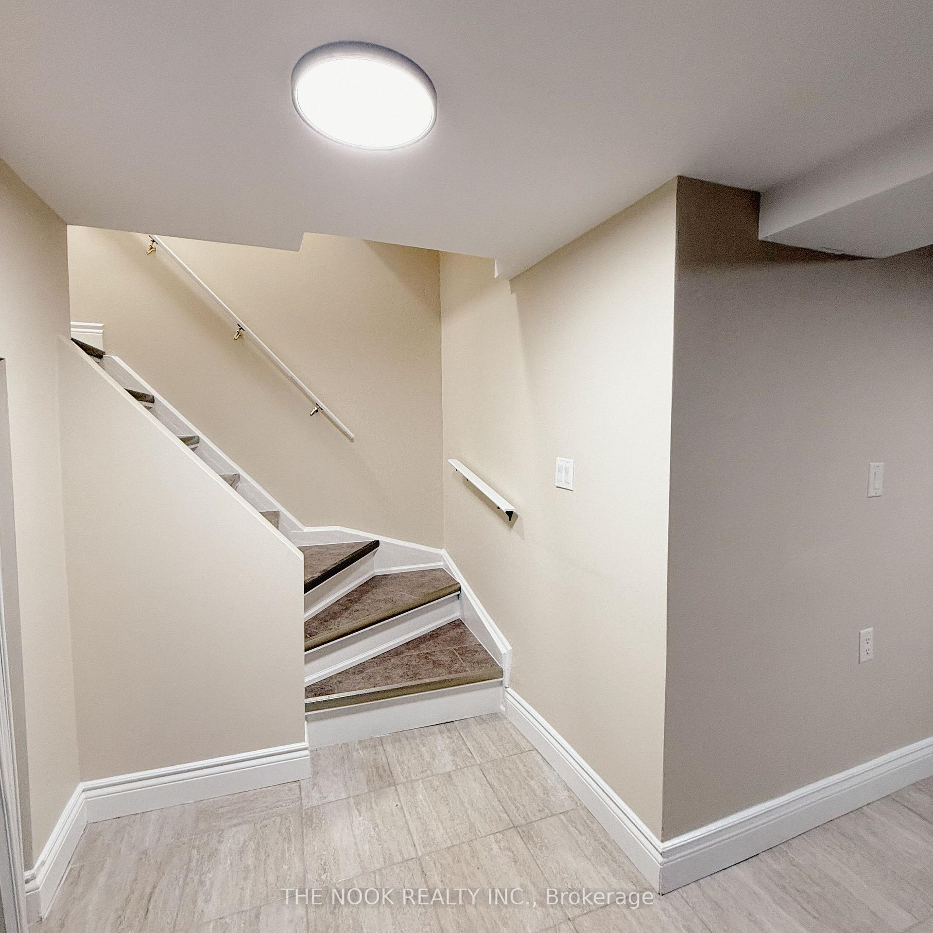 Photo 3 of 216 Rosedale Drive, Whitby, Downtown Whitby — HOMEH
