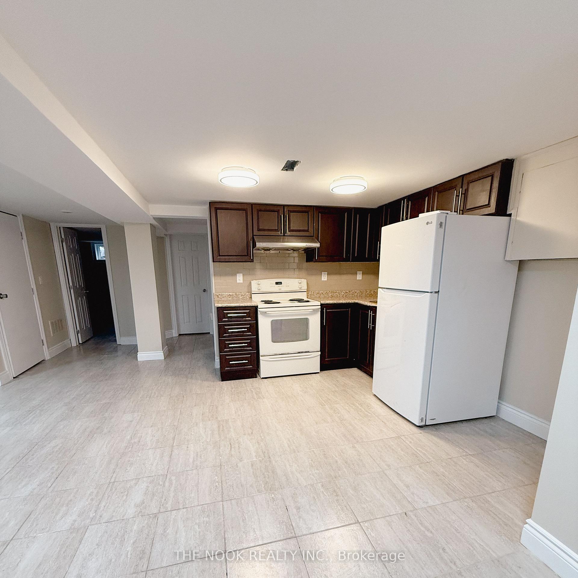 Photo 4 of 216 Rosedale Drive, Whitby, Downtown Whitby — HOMEH