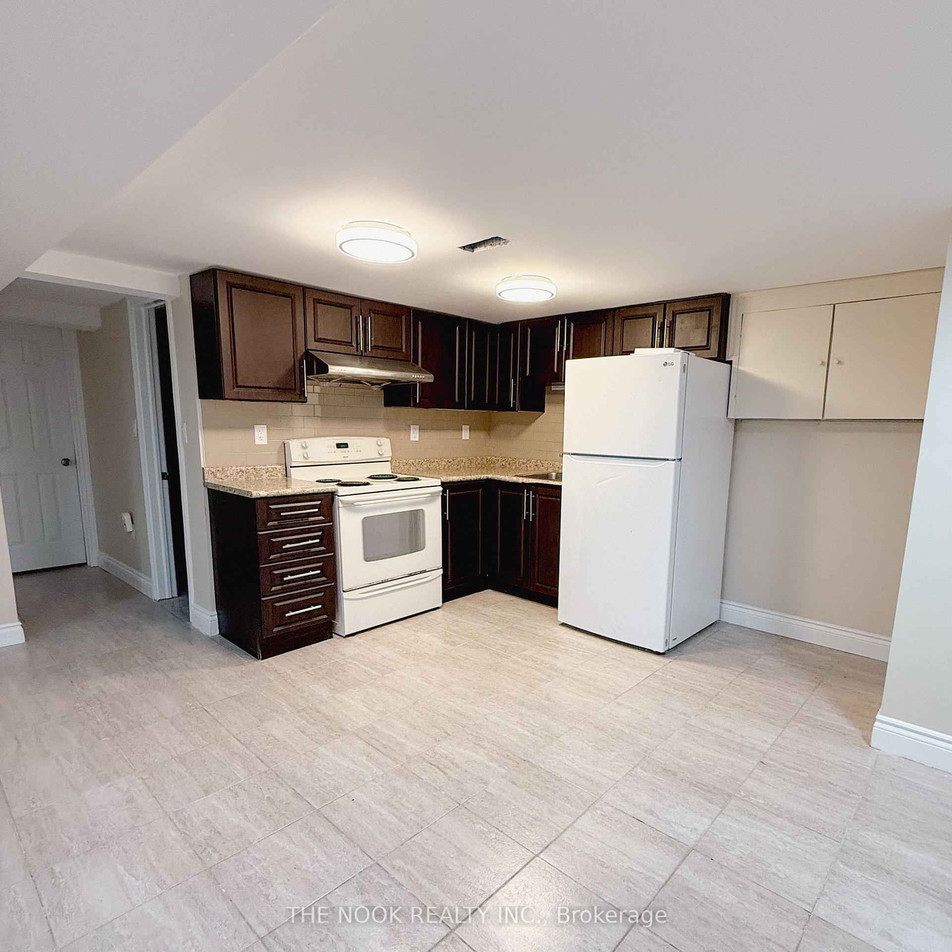 Photo 5 of 216 Rosedale Drive, Whitby, Downtown Whitby — HOMEH