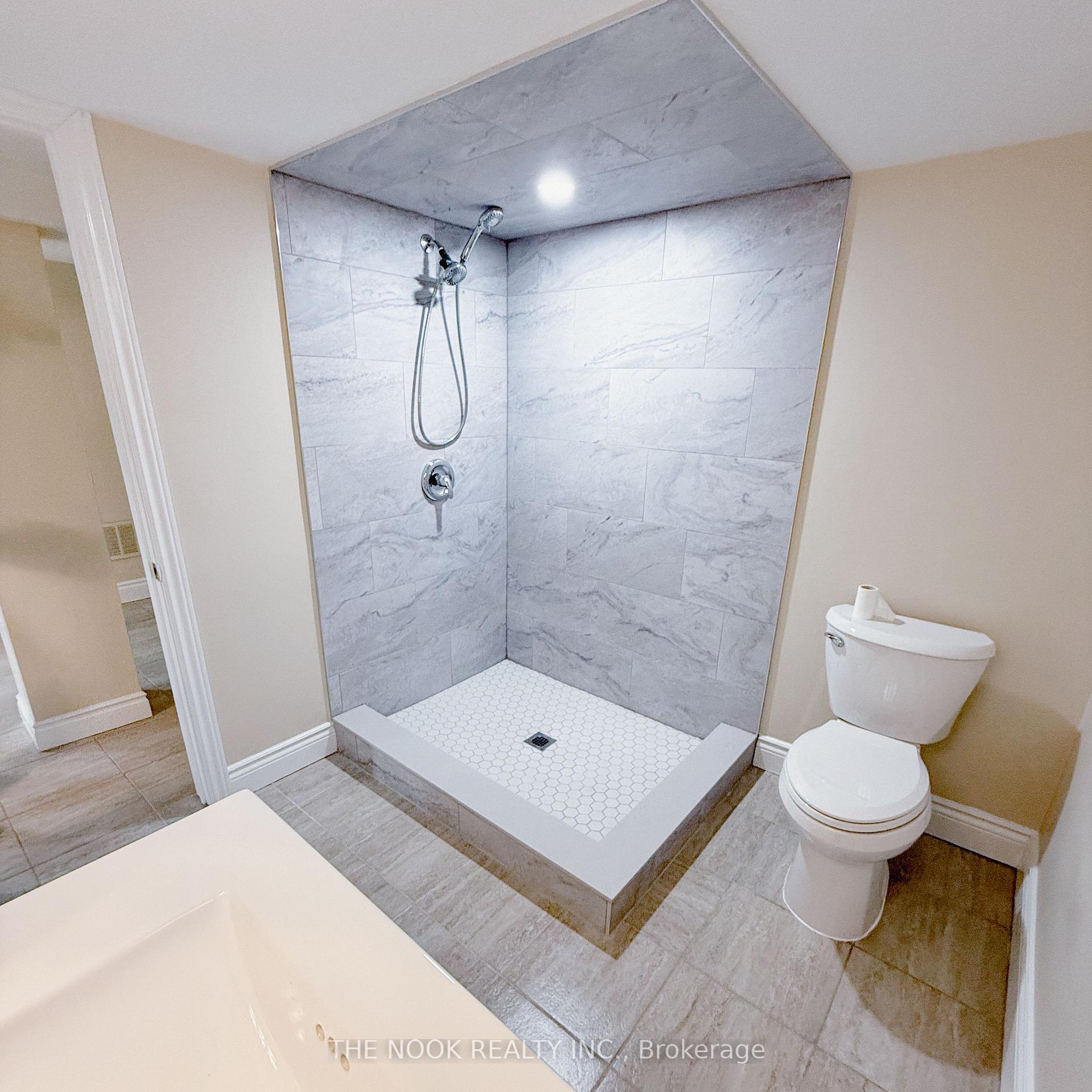 Photo 14 of 216 Rosedale Drive, Whitby, Downtown Whitby — HOMEH