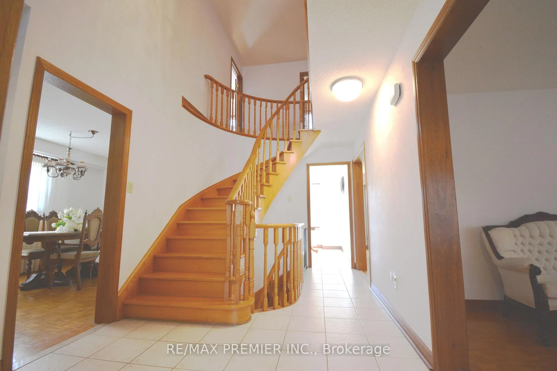 Photo 10 of 64 Partridge Circle, Vaughan, West Woodbridge — HOMEH