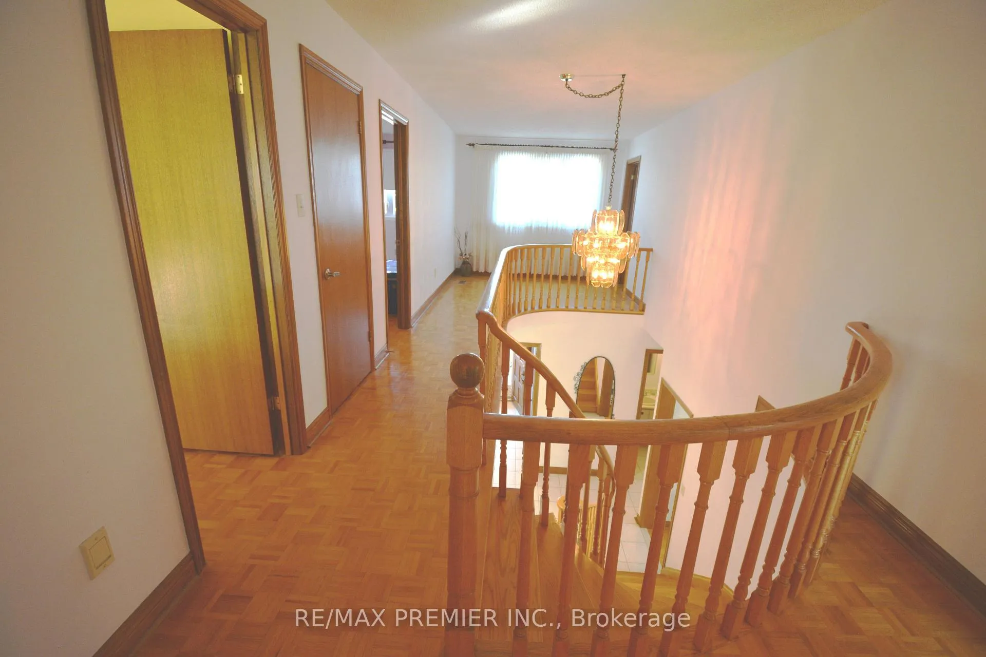 Photo 11 of 64 Partridge Circle, Vaughan, West Woodbridge — HOMEH