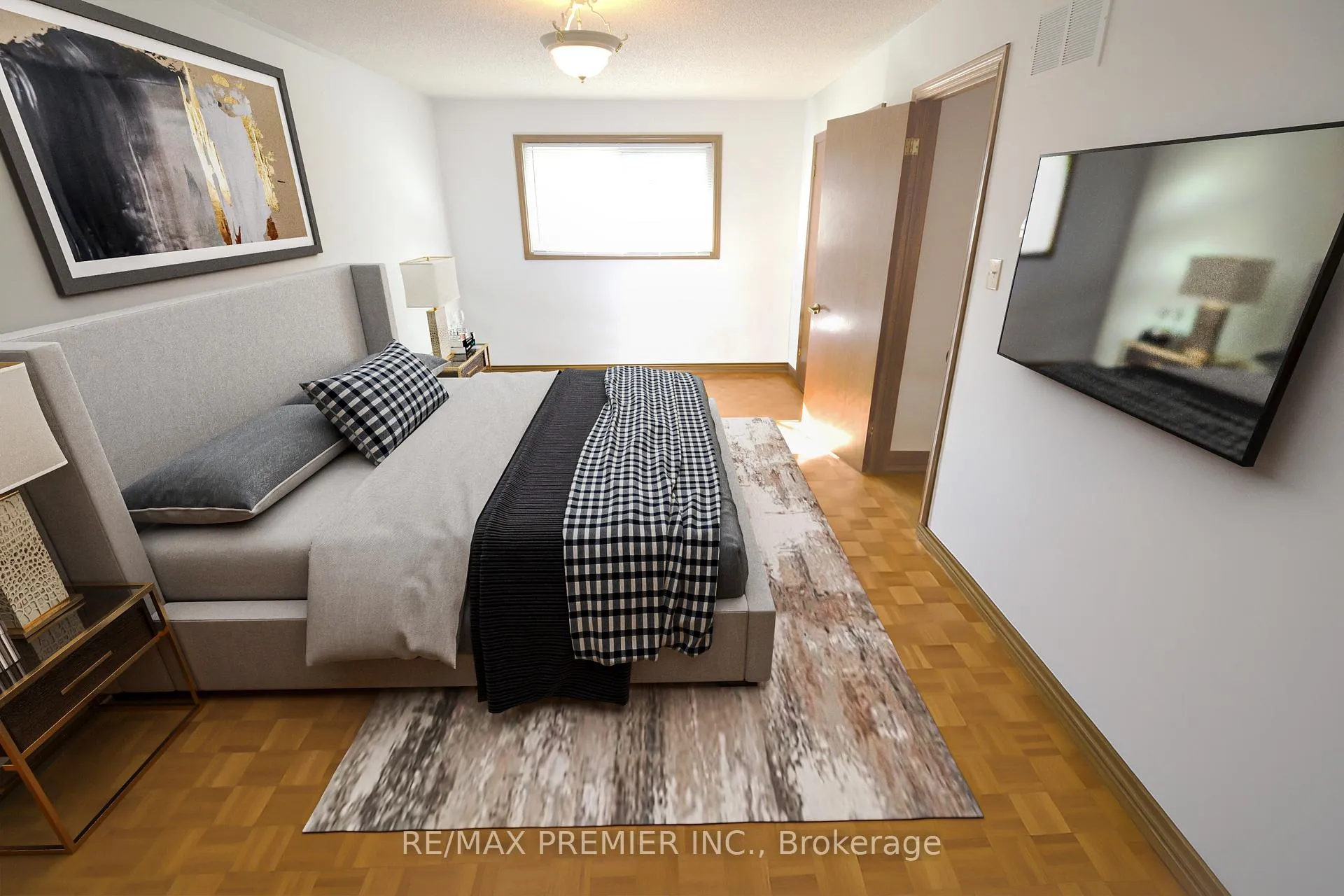 Photo 12 of 64 Partridge Circle, Vaughan, West Woodbridge — HOMEH