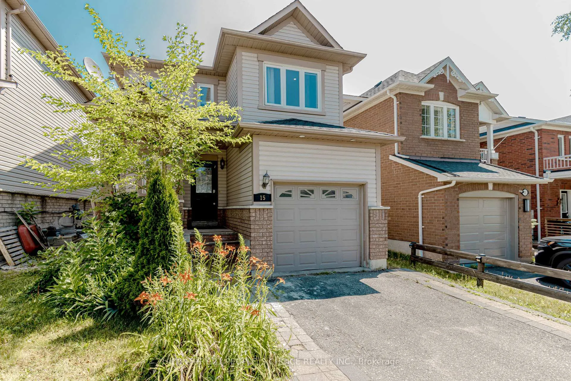 Photo 2 of 15 Candlebrook Drive, Whitby, Pringle Creek — HOMEH