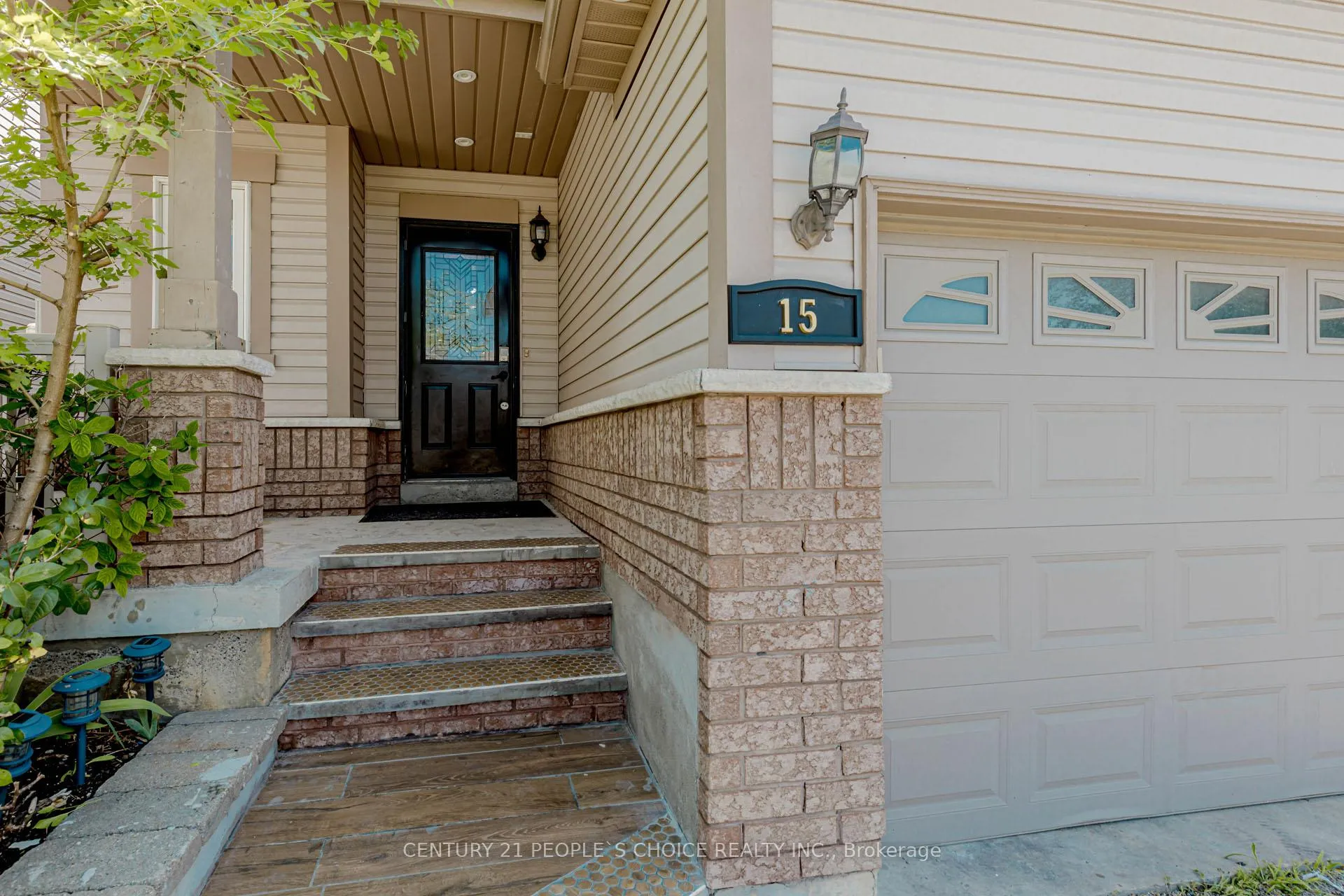 Photo 3 of 15 Candlebrook Drive, Whitby, Pringle Creek — HOMEH