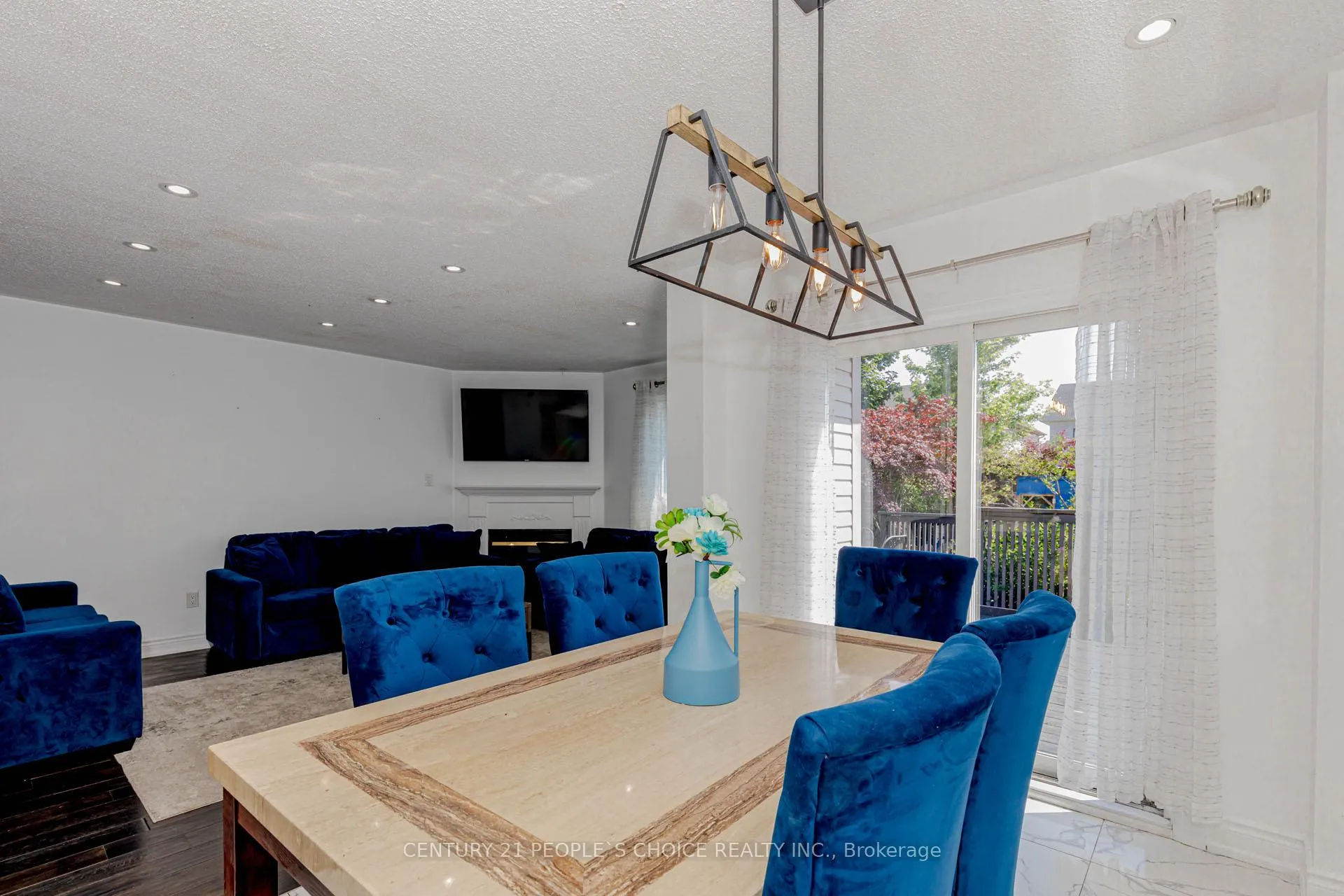 Photo 14 of 15 Candlebrook Drive, Whitby, Pringle Creek — HOMEH