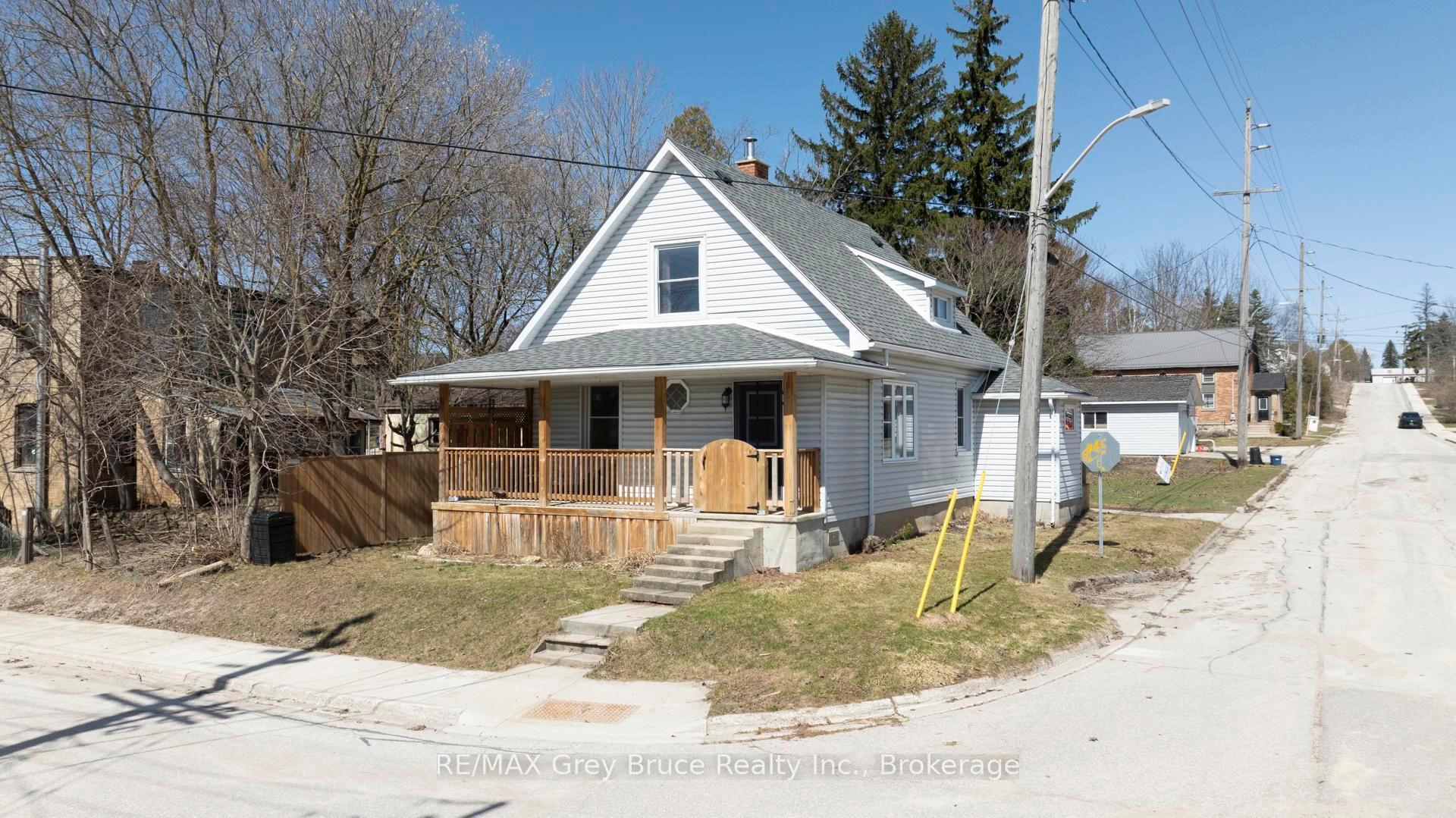 Front of 18 2nd Avenue NE