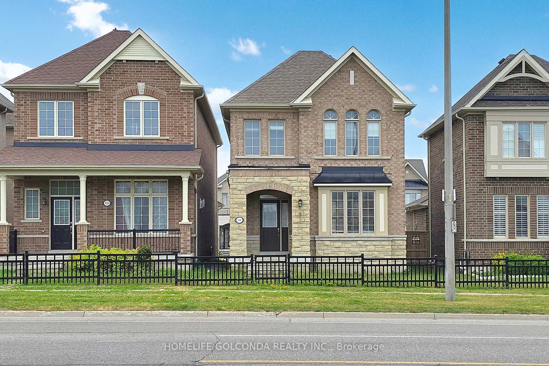 Photo 1 of 118 Braebrook Drive, Whitby, Rolling Acres — HOMEH