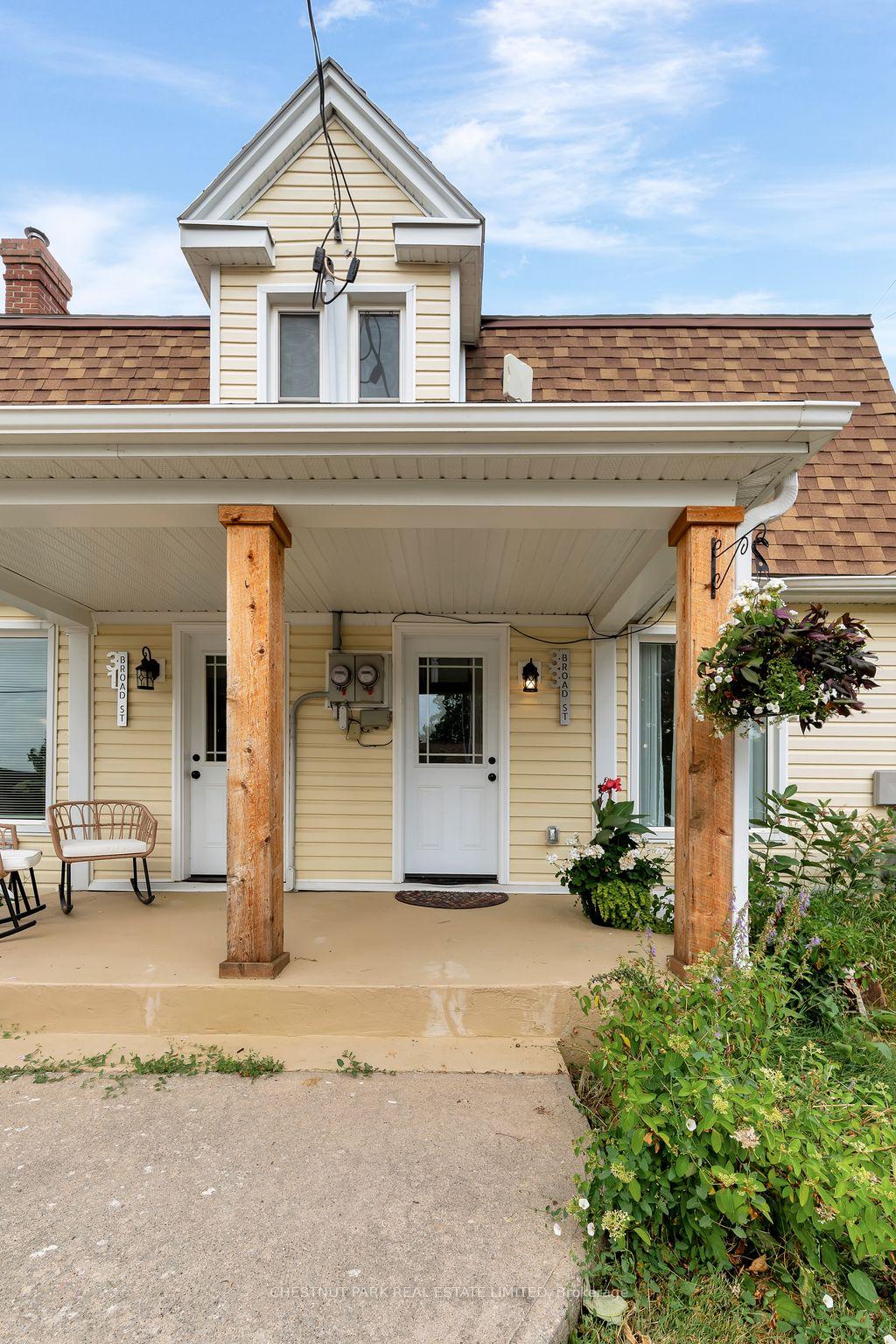Photo 2 of 33 Broad Street, Prince Edward County, Picton Ward — HOMEH
