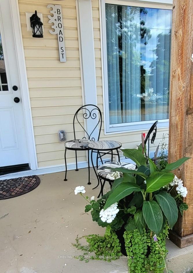 Photo 3 of 33 Broad Street, Prince Edward County, Picton Ward — HOMEH
