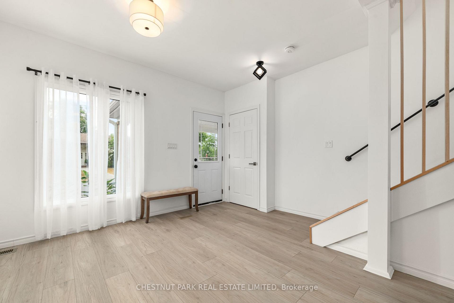 Photo 6 of 33 Broad Street, Prince Edward County, Picton Ward — HOMEH