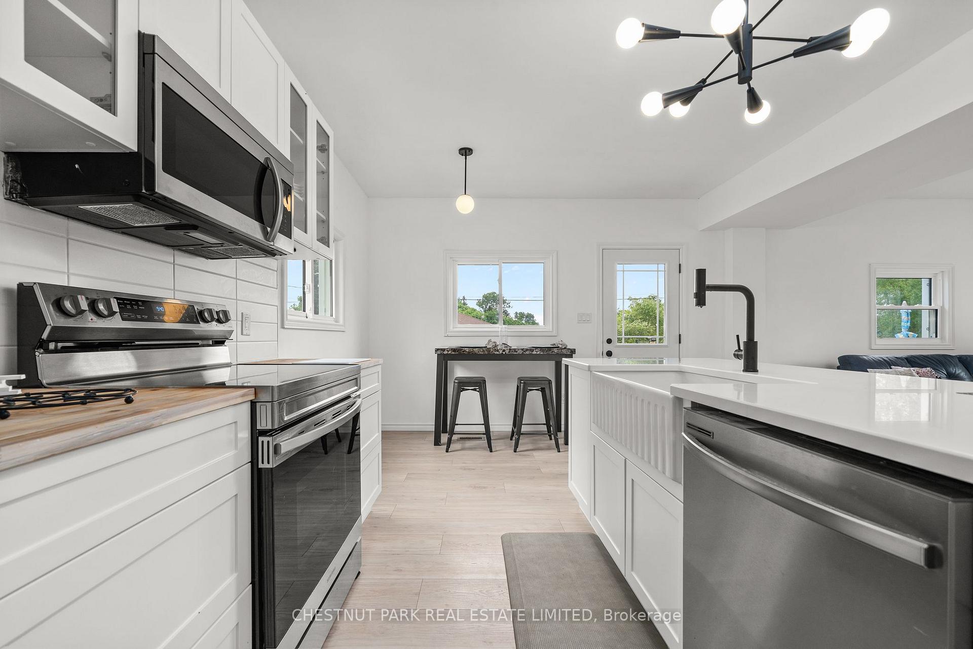 Photo 16 of 33 Broad Street, Prince Edward County, Picton Ward — HOMEH