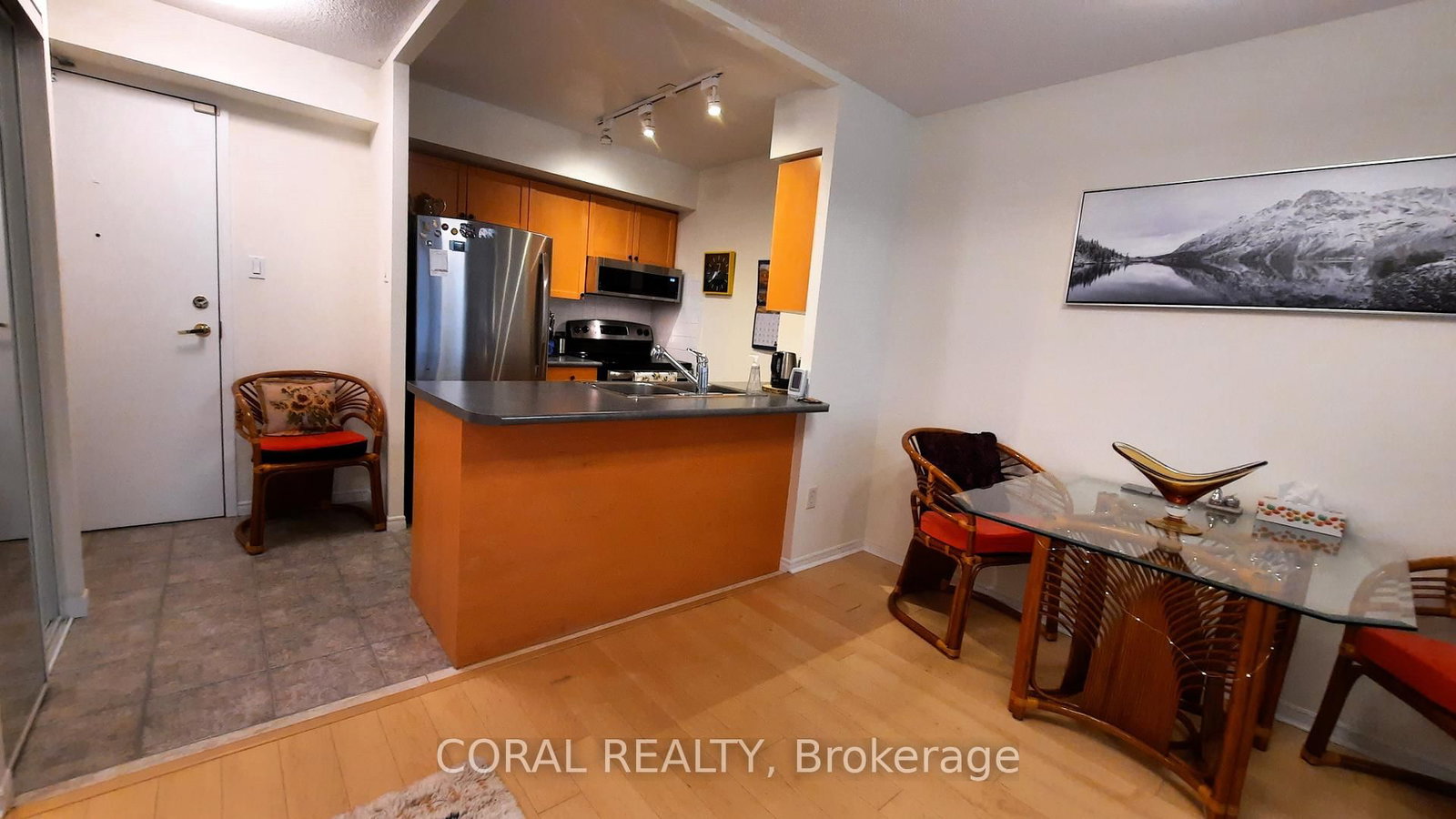 Photo 2 of Unit 315, 300 Balliol St, Toronto, Mount Pleasant West — HOMEH