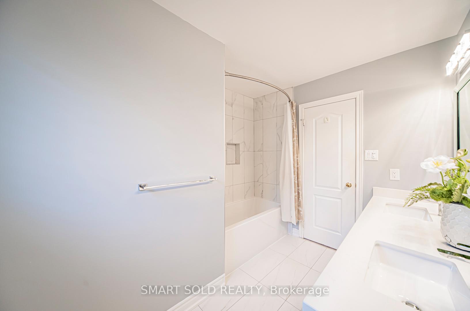 Photo 39 of 54 Sandwood Drive, Vaughan, Patterson — HOMEH