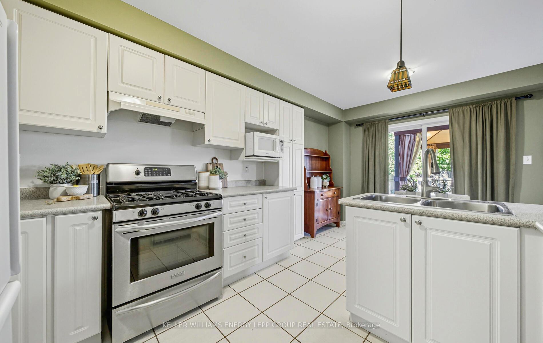 Photo 15 of 73 Haverhill Crescent, Whitby, Taunton North — HOMEH