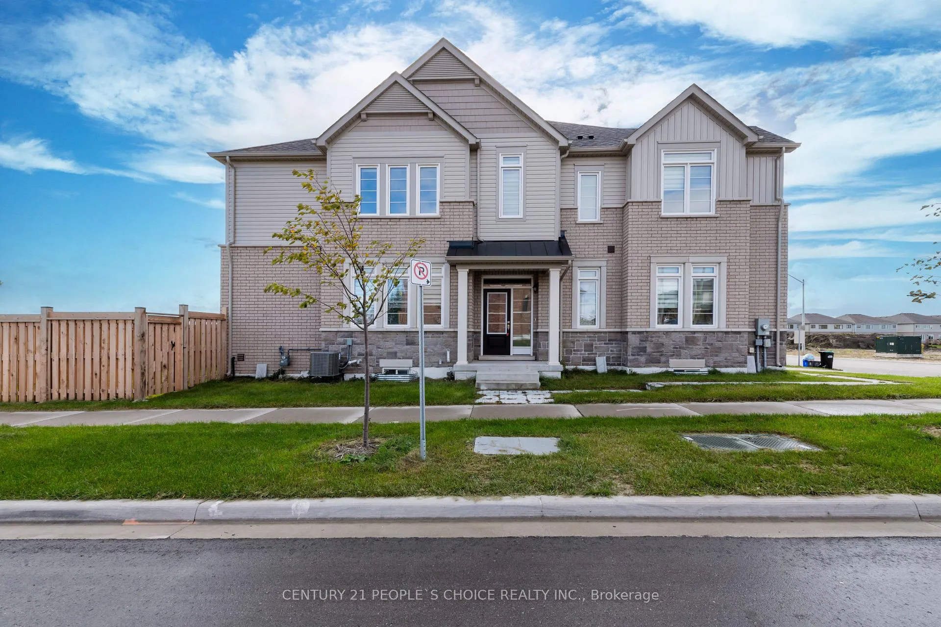 Photo 3 of 35 Greer Street, Barrie, Rural Barrie Southeast — HOMEH