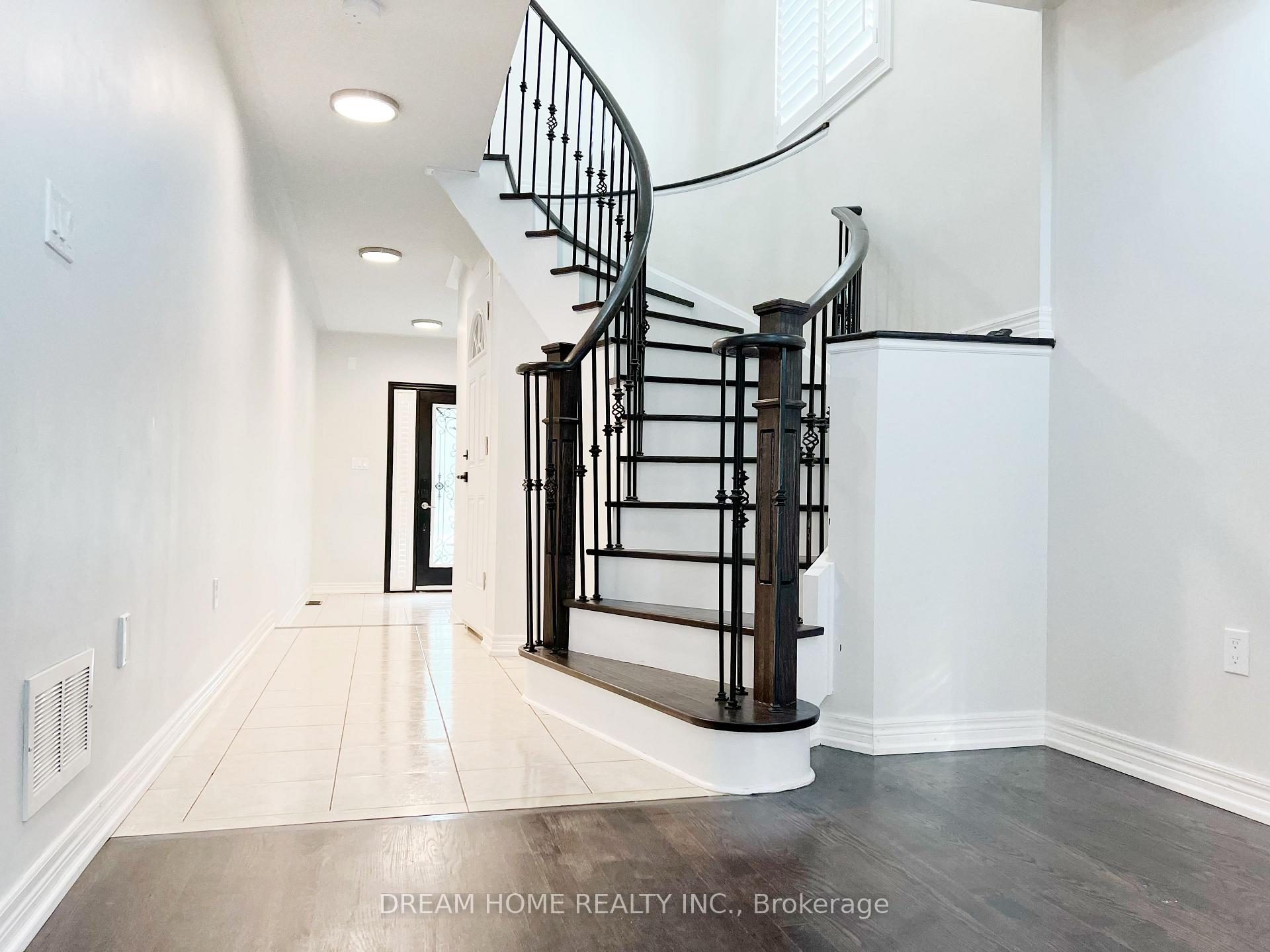 Photo 2 of Unit Main, 118 Black Maple Crescent, Vaughan, Patterson — HOMEH