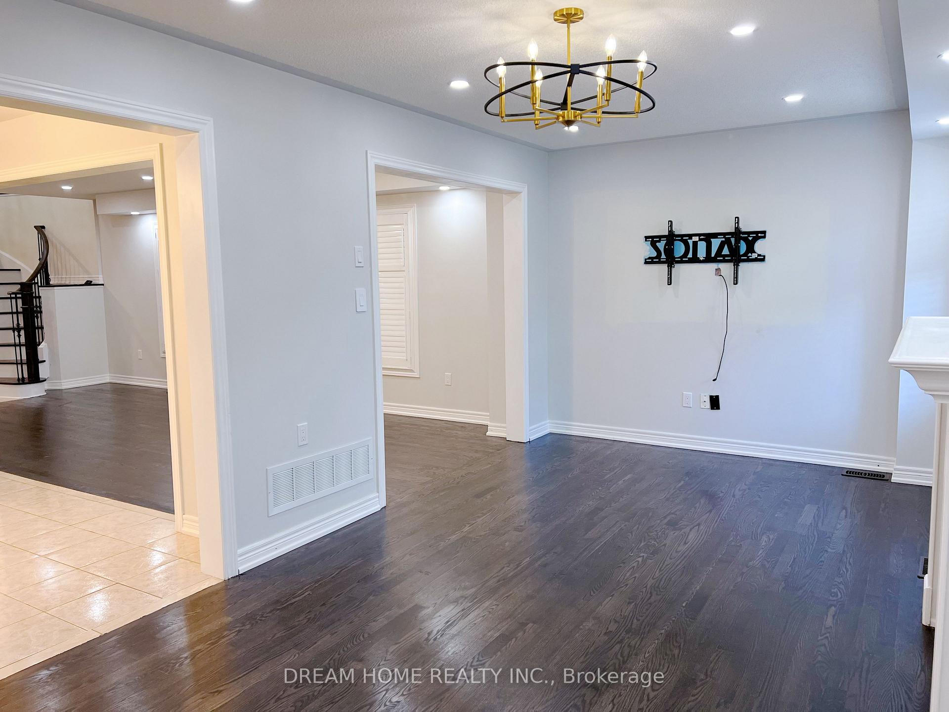 Photo 8 of Unit Main, 118 Black Maple Crescent, Vaughan, Patterson — HOMEH