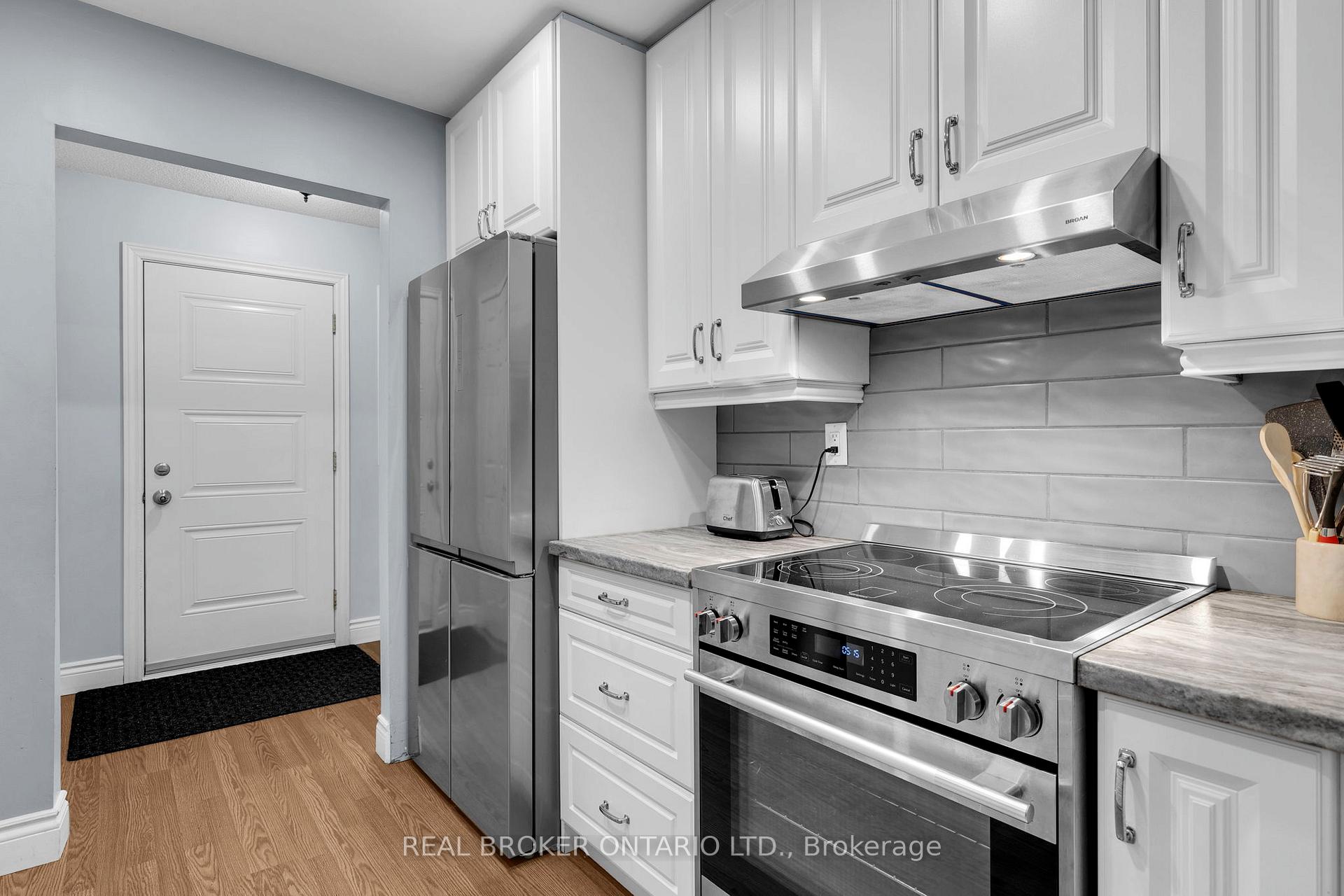 Photo 3 of 27 Knicely Road, Barrie, Painswick North — HOMEH