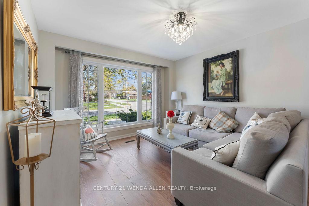Photo 4 of 2 Ribblesdale Drive, Whitby, Pringle Creek — HOMEH