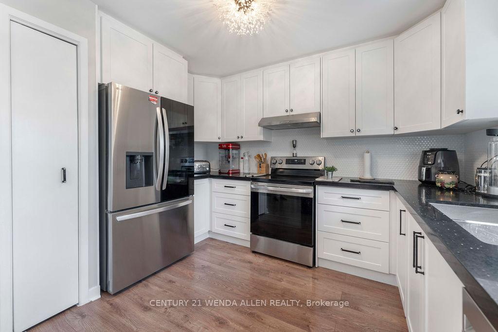 Photo 13 of 2 Ribblesdale Drive, Whitby, Pringle Creek — HOMEH