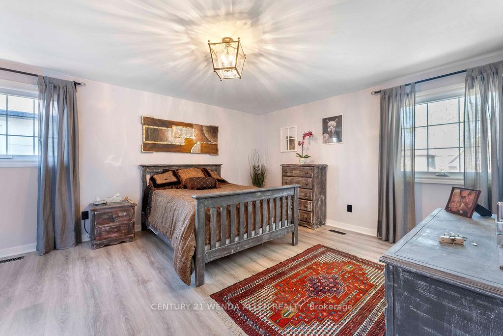 Photo 18 of 2 Ribblesdale Drive, Whitby, Pringle Creek — HOMEH