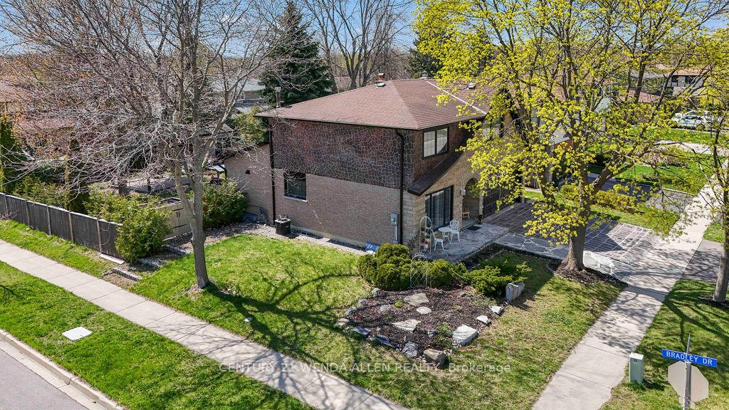Photo 40 of 2 Ribblesdale Drive, Whitby, Pringle Creek — HOMEH