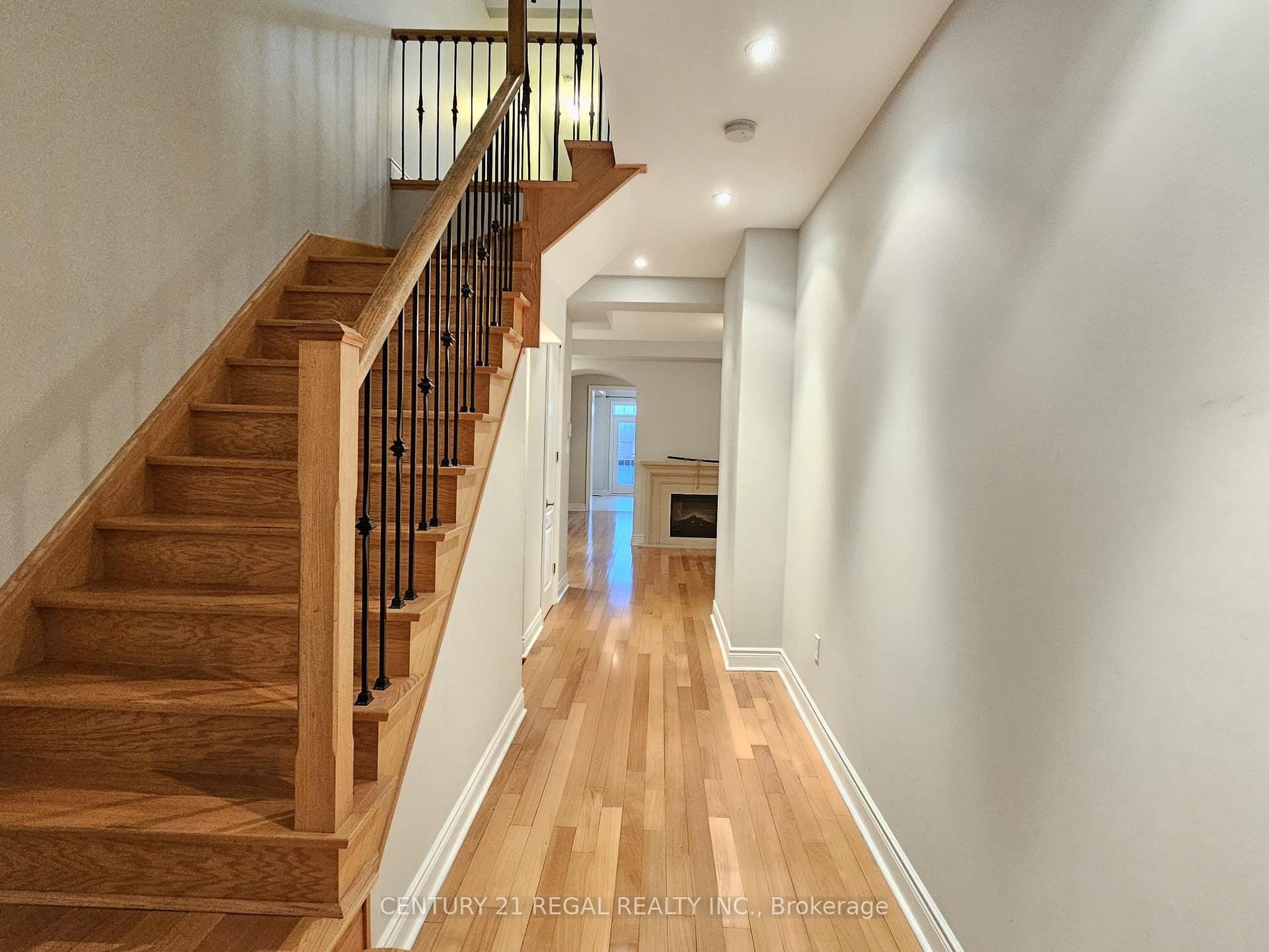 Photo 3 of 17 Bristlewood Crescent, Vaughan, Patterson — HOMEH