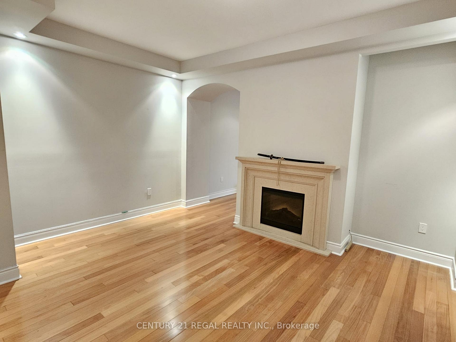 Photo 4 of 17 Bristlewood Crescent, Vaughan, Patterson — HOMEH