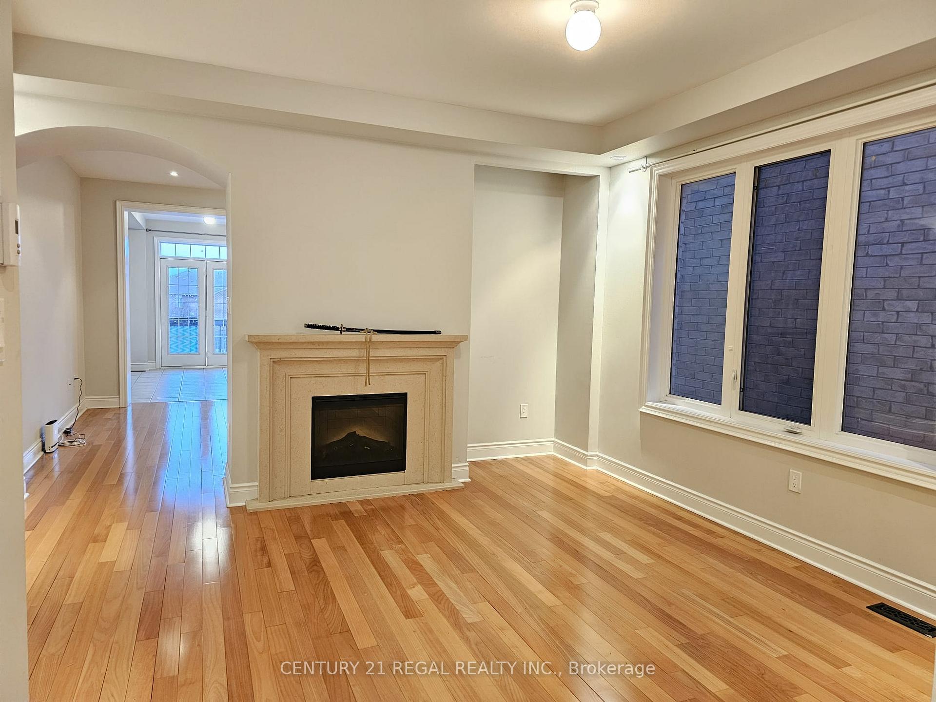 Photo 5 of 17 Bristlewood Crescent, Vaughan, Patterson — HOMEH