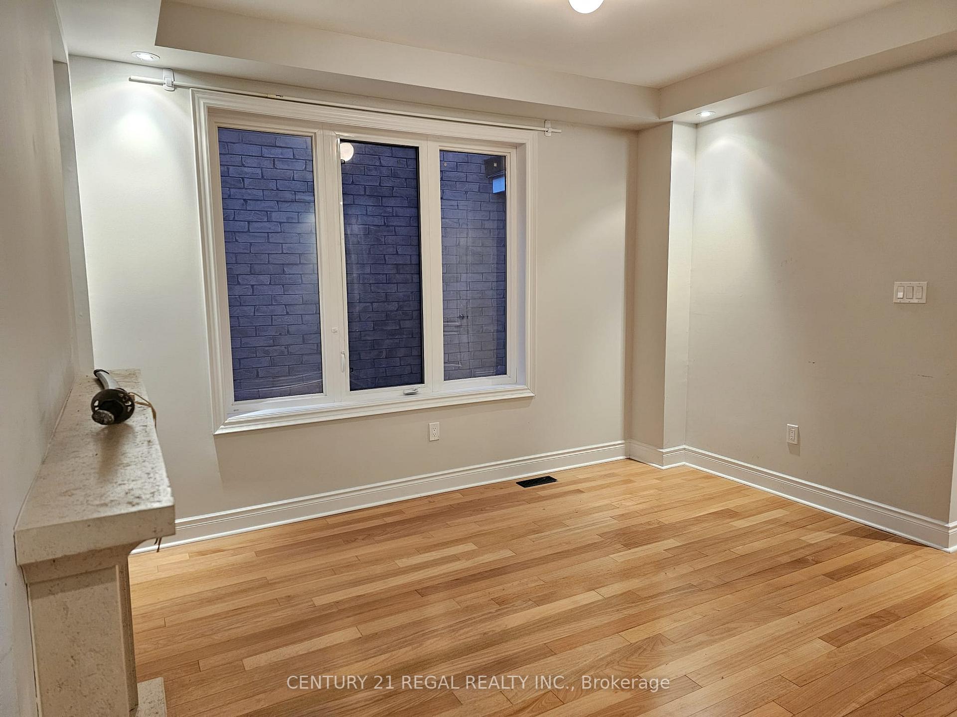 Photo 7 of 17 Bristlewood Crescent, Vaughan, Patterson — HOMEH