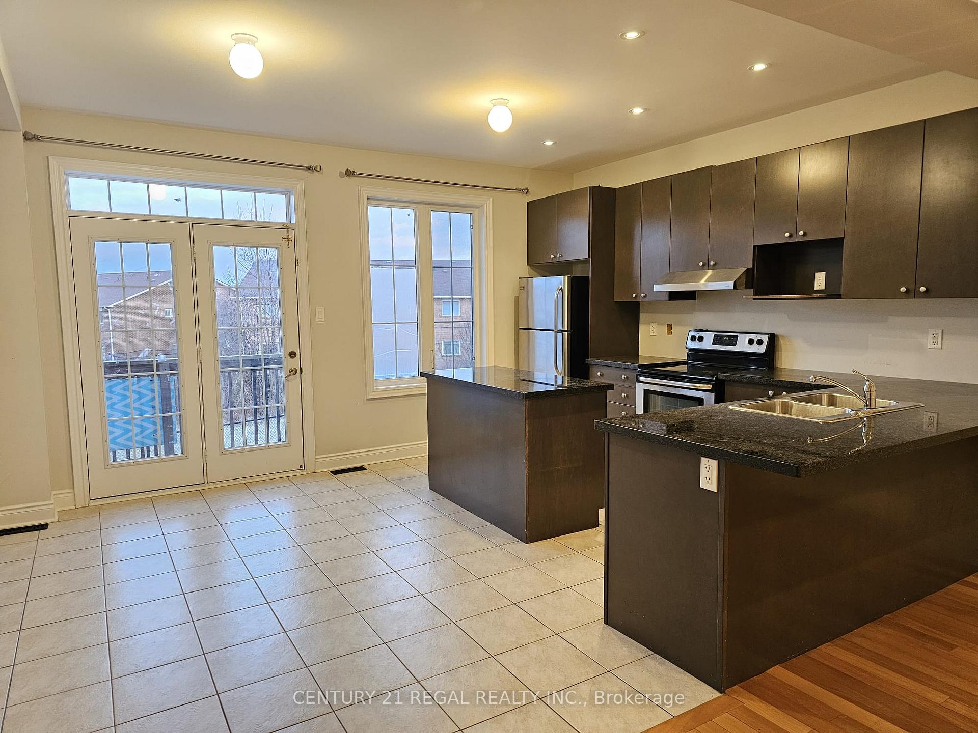 Photo 8 of 17 Bristlewood Crescent, Vaughan, Patterson — HOMEH