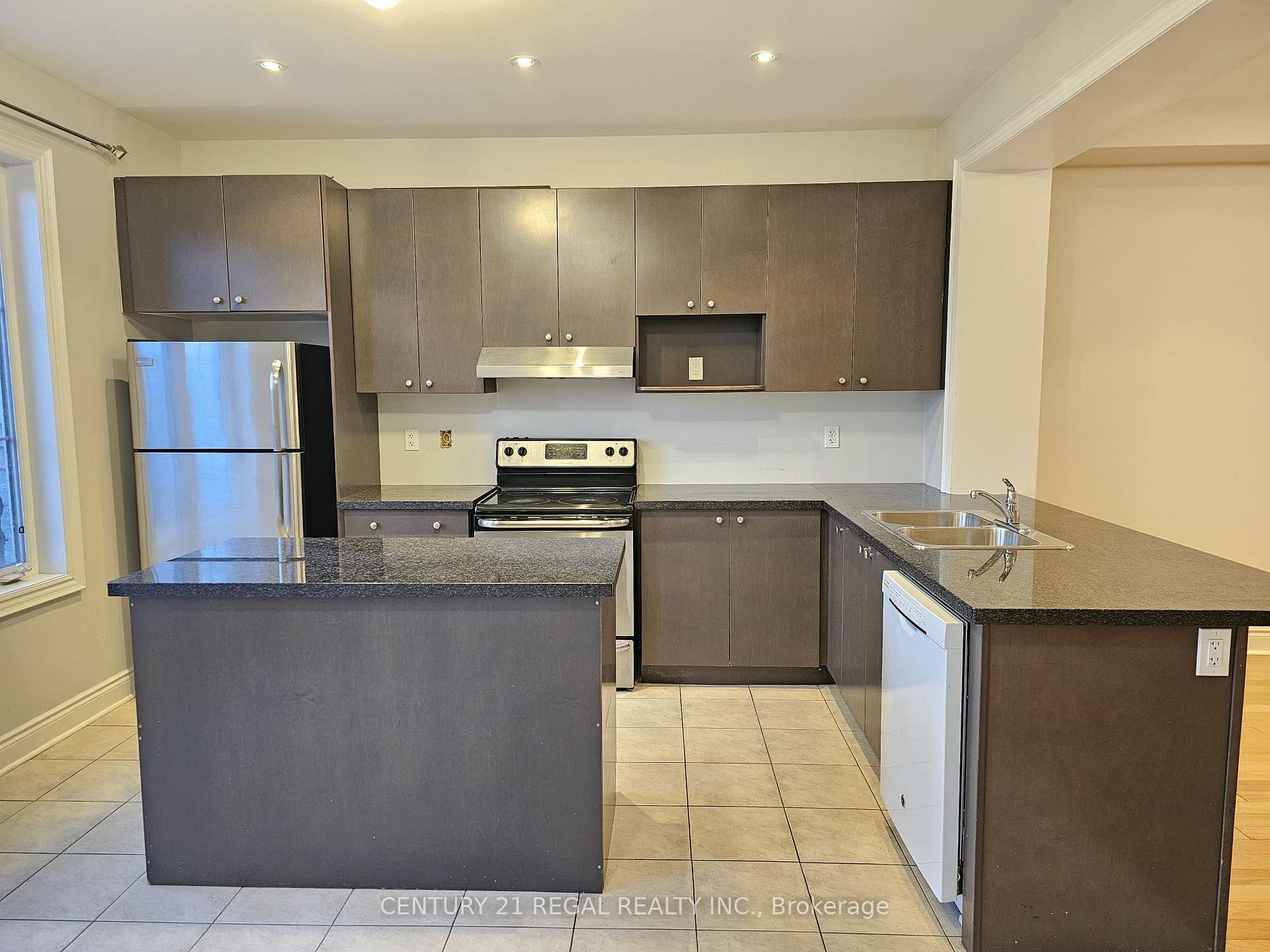 Photo 9 of 17 Bristlewood Crescent, Vaughan, Patterson — HOMEH