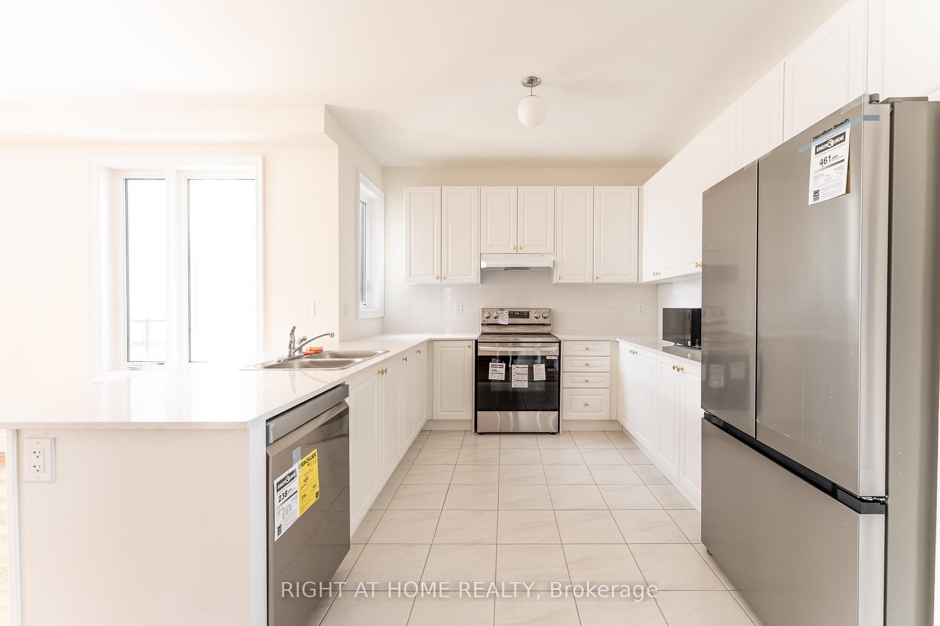 Photo 3 of 145 Tennant Circle, Vaughan, Vellore Village — HOMEH