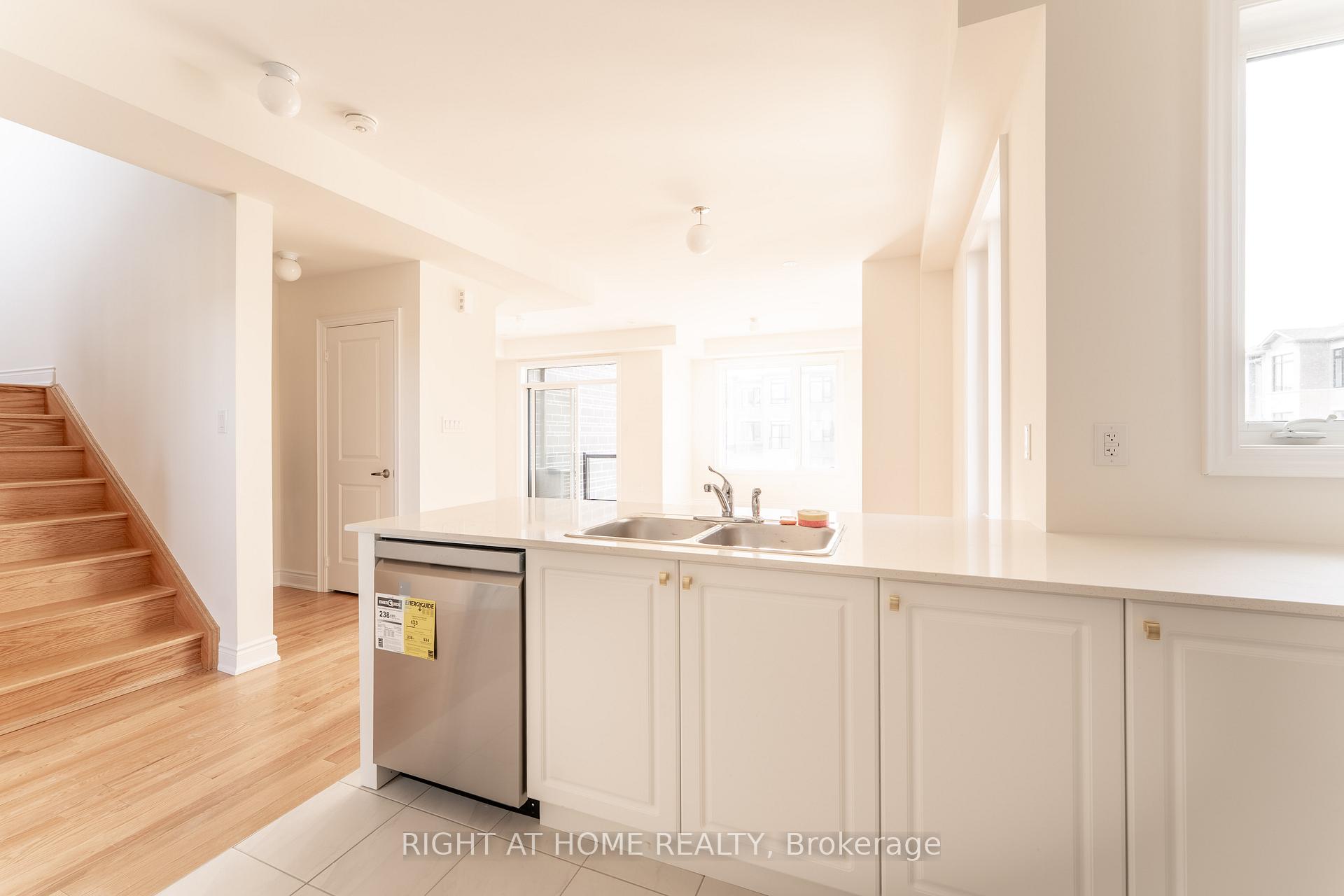 Photo 5 of 145 Tennant Circle, Vaughan, Vellore Village — HOMEH