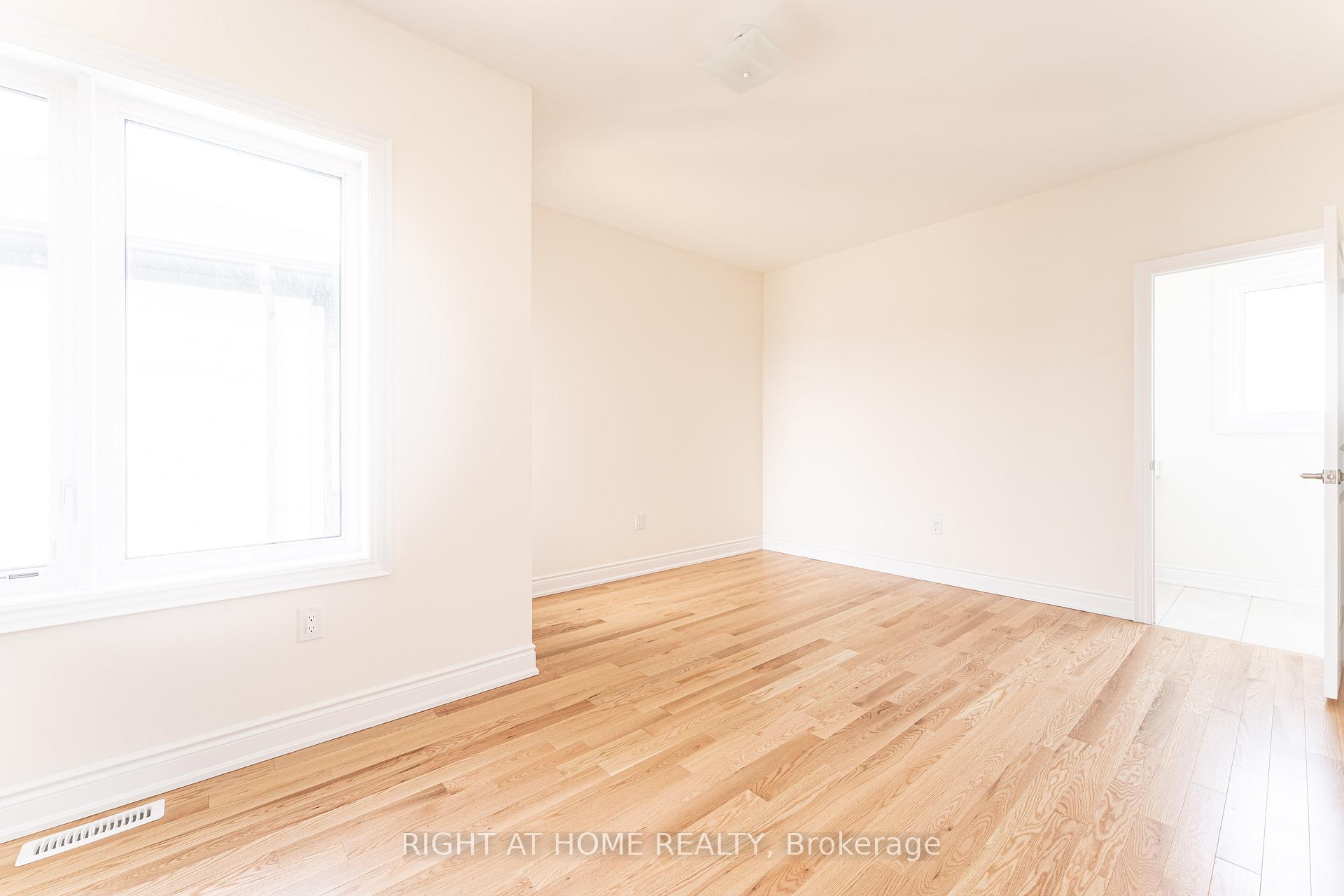 Photo 15 of 145 Tennant Circle, Vaughan, Vellore Village — HOMEH