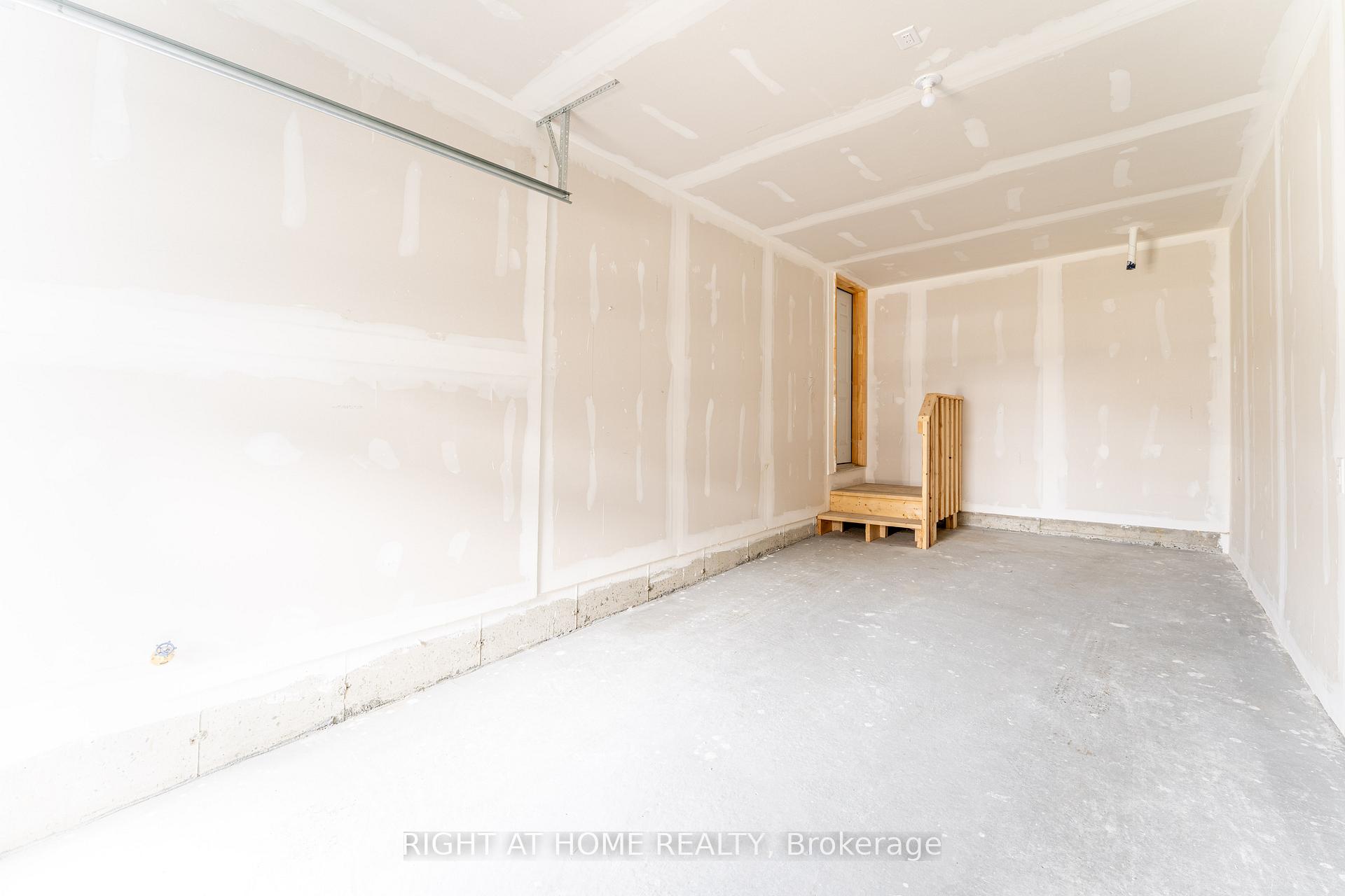 Photo 34 of 145 Tennant Circle, Vaughan, Vellore Village — HOMEH