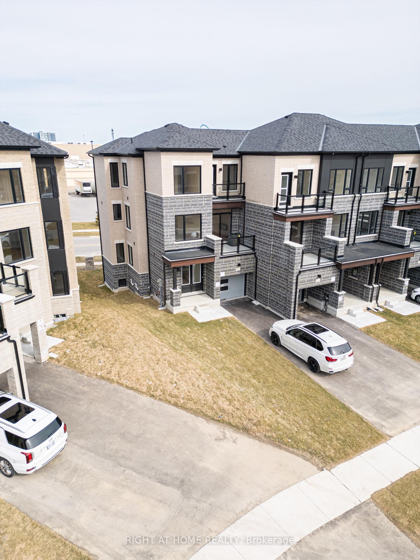 Photo 40 of 145 Tennant Circle, Vaughan, Vellore Village — HOMEH
