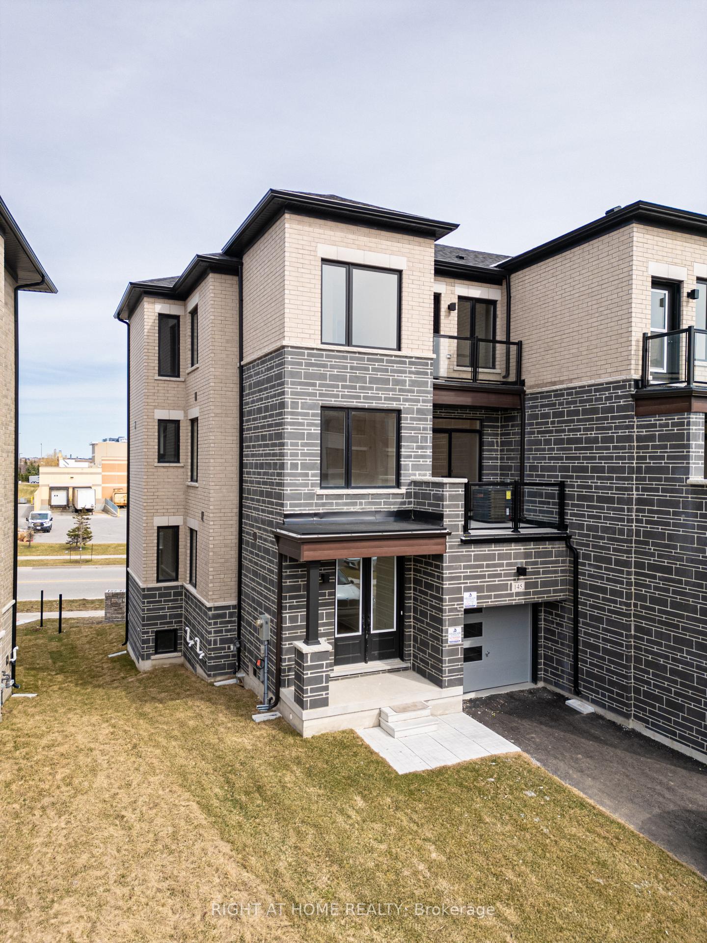 Photo 41 of 145 Tennant Circle, Vaughan, Vellore Village — HOMEH