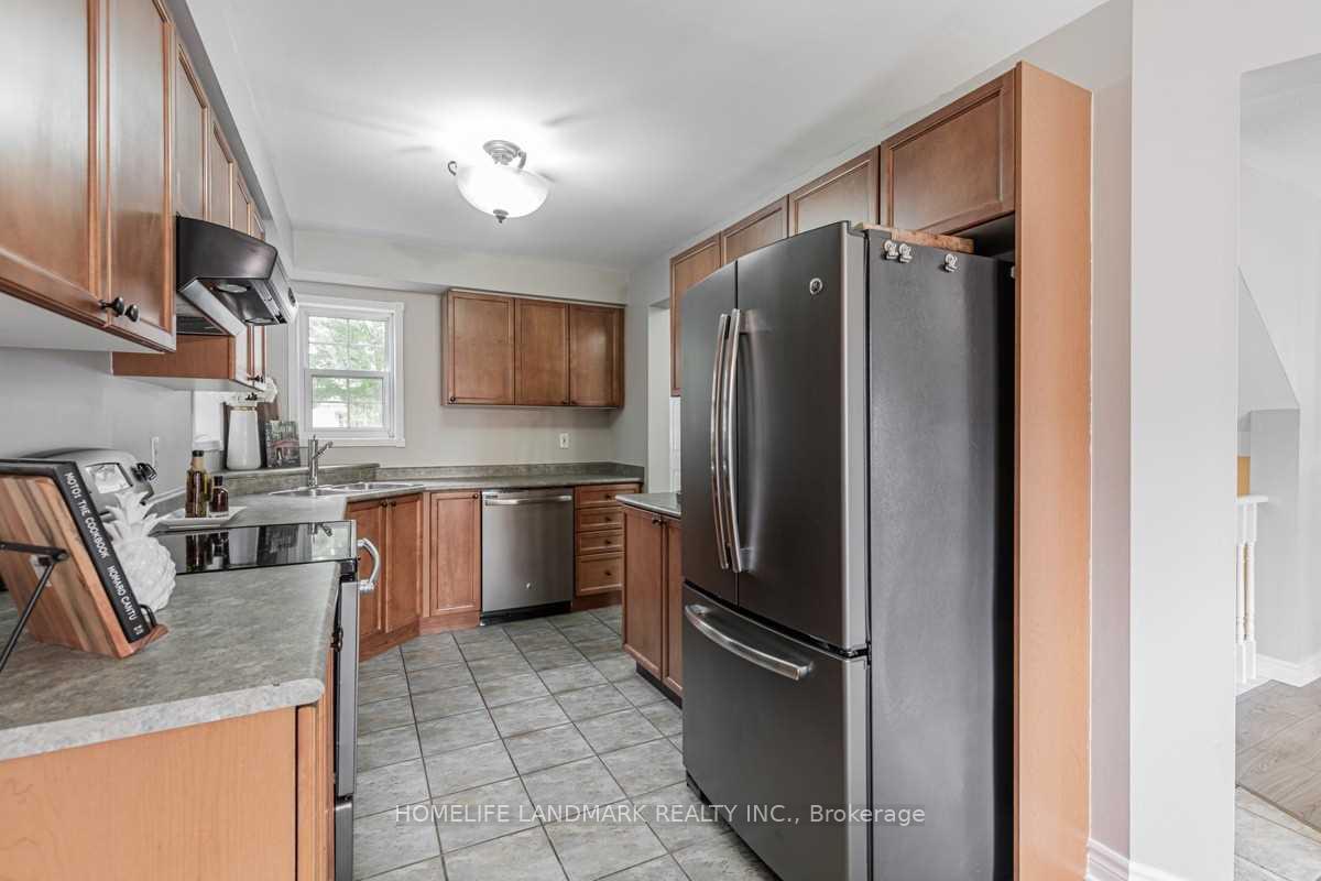 Photo 13 of 25 Beaumaris Crescent, Whitby, Brooklin — HOMEH