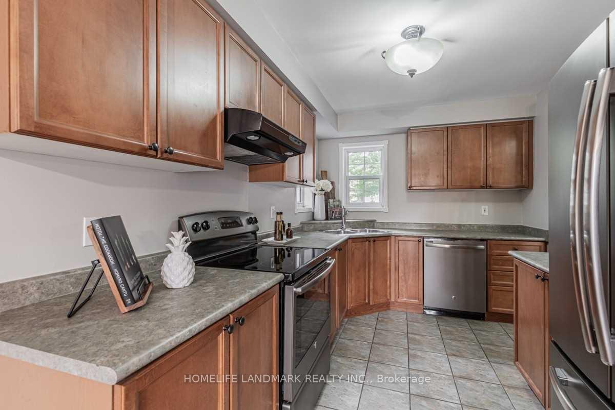Photo 14 of 25 Beaumaris Crescent, Whitby, Brooklin — HOMEH