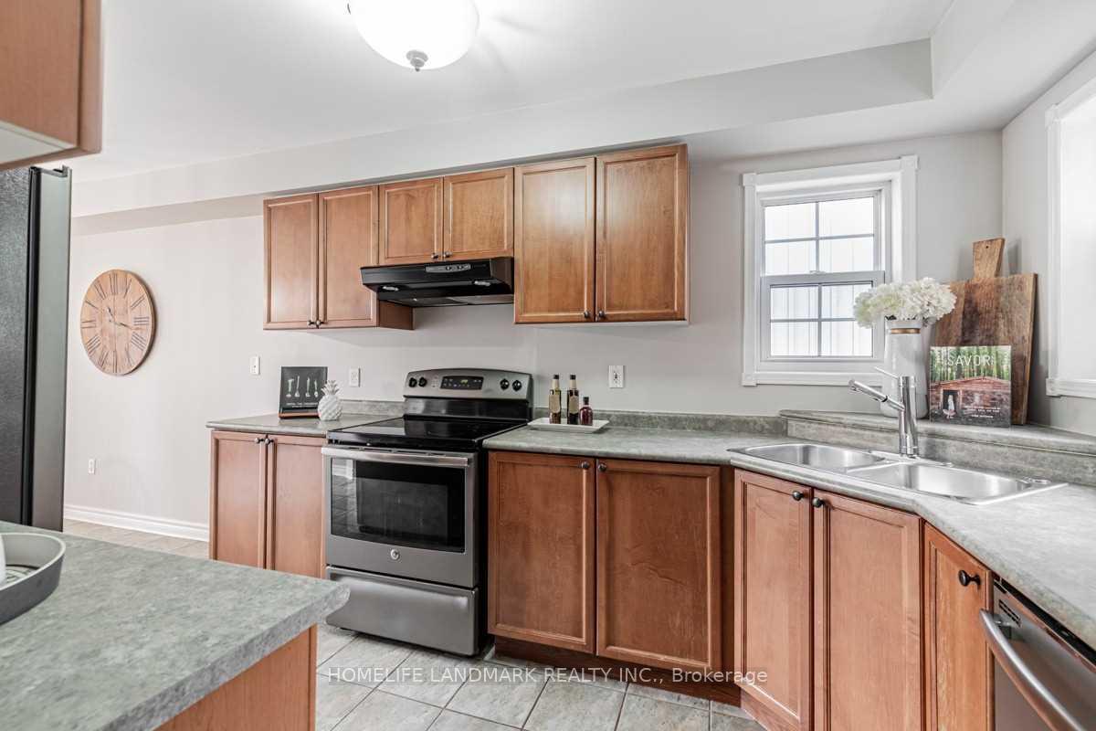 Photo 15 of 25 Beaumaris Crescent, Whitby, Brooklin — HOMEH
