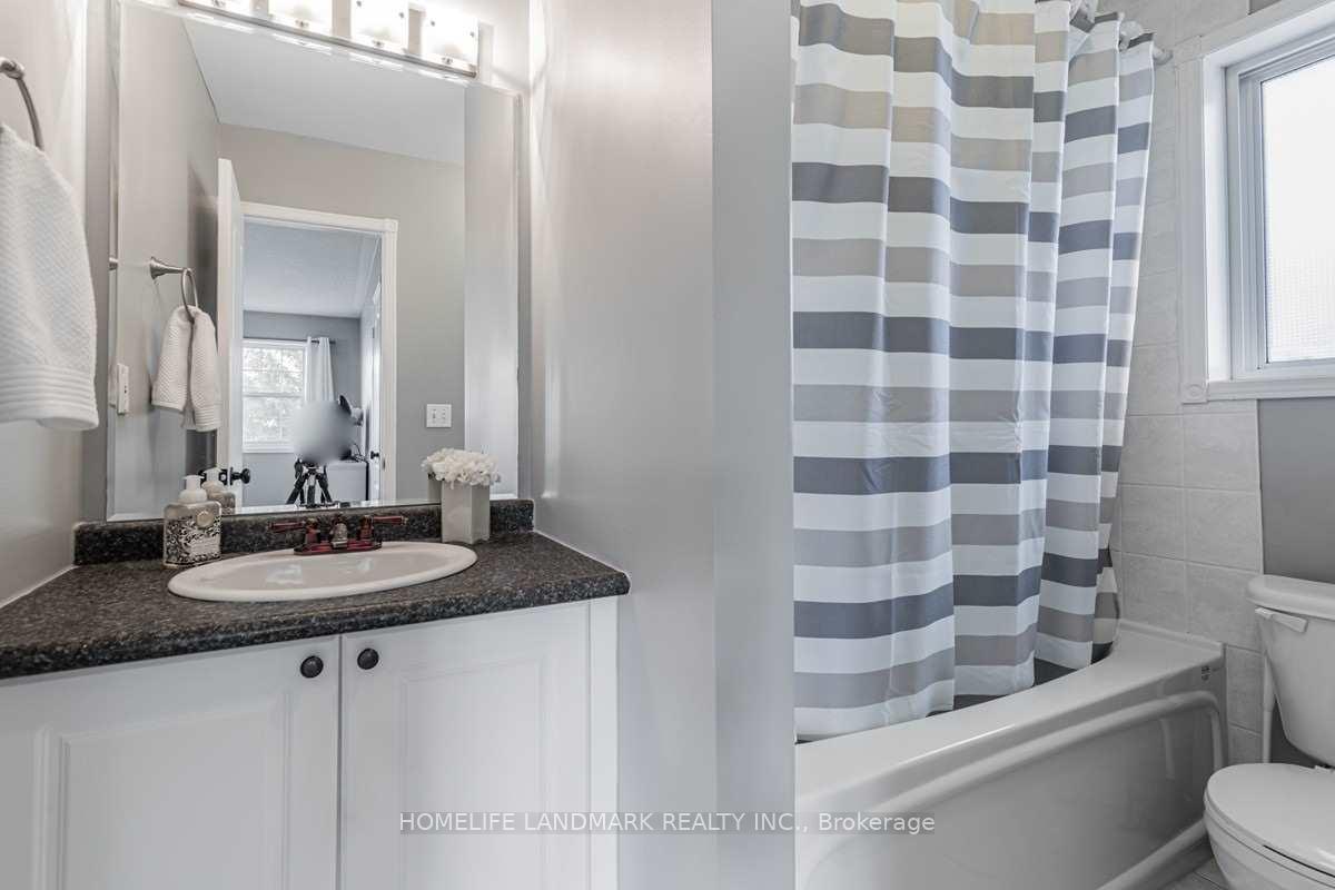 Photo 18 of 25 Beaumaris Crescent, Whitby, Brooklin — HOMEH