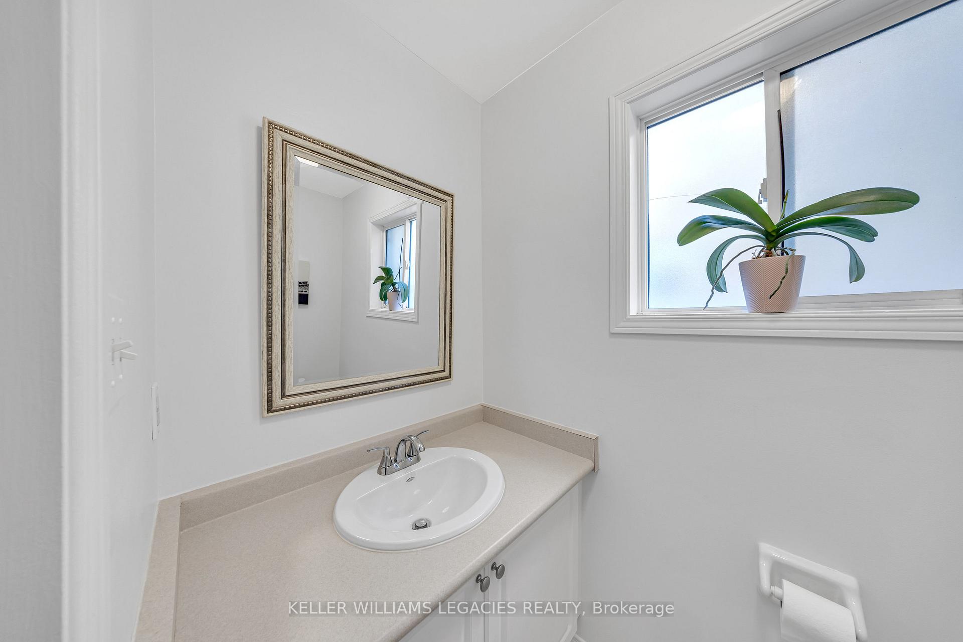 Photo 4 of 11 Neuchatel Avenue, Vaughan, Vellore Village — HOMEH