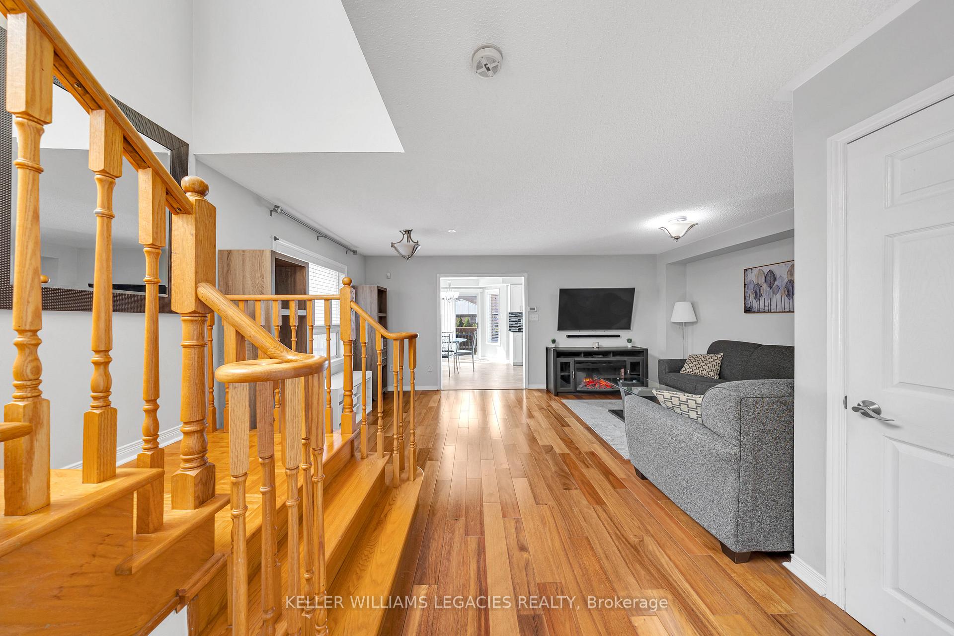 Photo 6 of 11 Neuchatel Avenue, Vaughan, Vellore Village — HOMEH