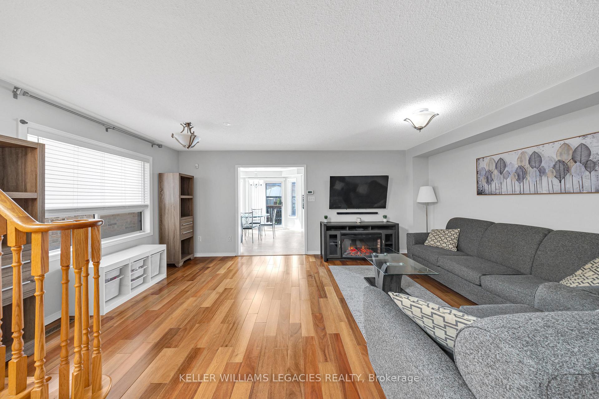 Photo 7 of 11 Neuchatel Avenue, Vaughan, Vellore Village — HOMEH