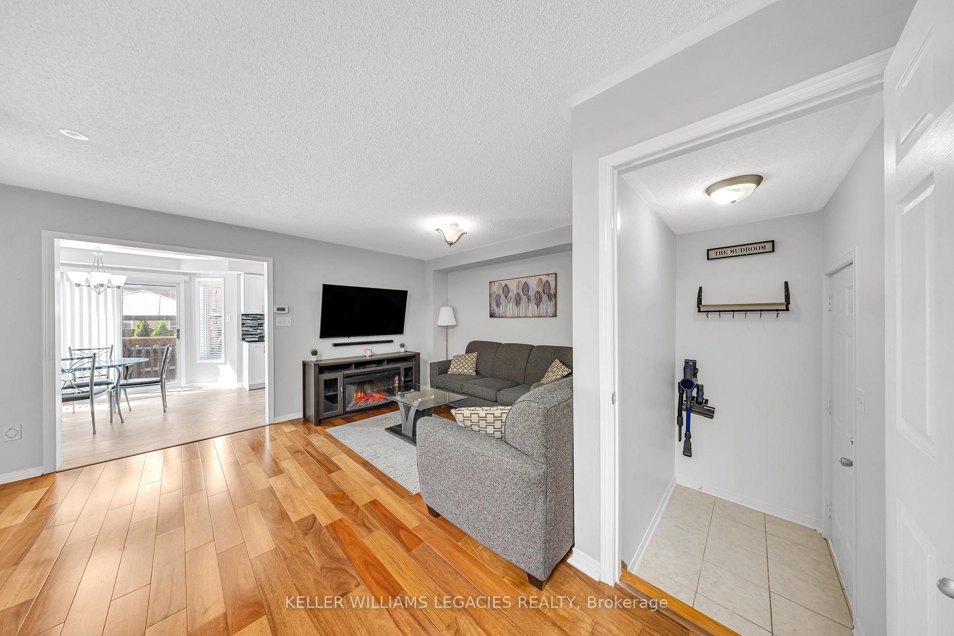 Photo 8 of 11 Neuchatel Avenue, Vaughan, Vellore Village — HOMEH