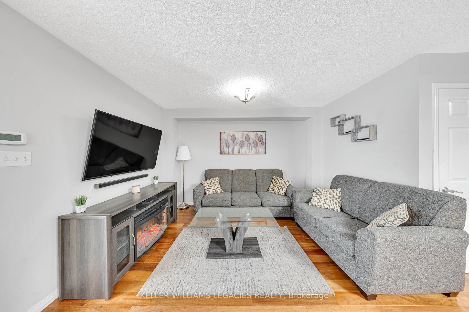 Photo 9 of 11 Neuchatel Avenue, Vaughan, Vellore Village — HOMEH
